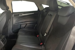 sininen Ford Mondeo 2015 kuva 10.