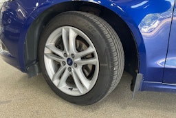 sininen Ford Mondeo 2015 kuva 13.