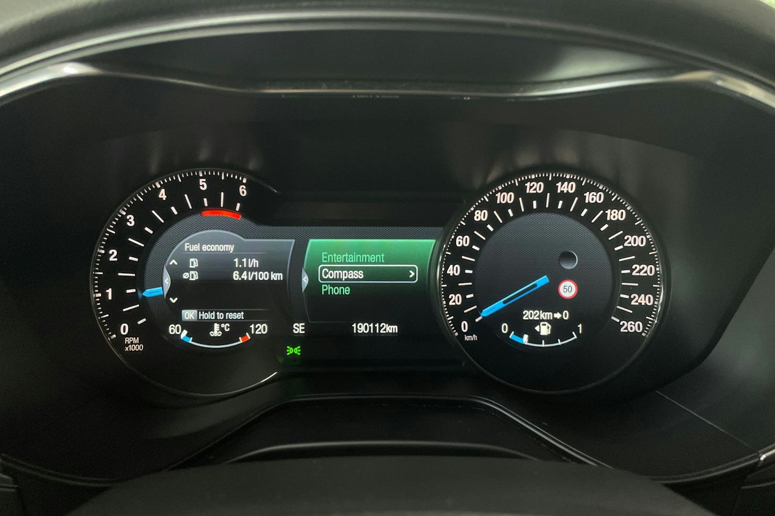 sininen Ford Mondeo 2015 kuva 14.