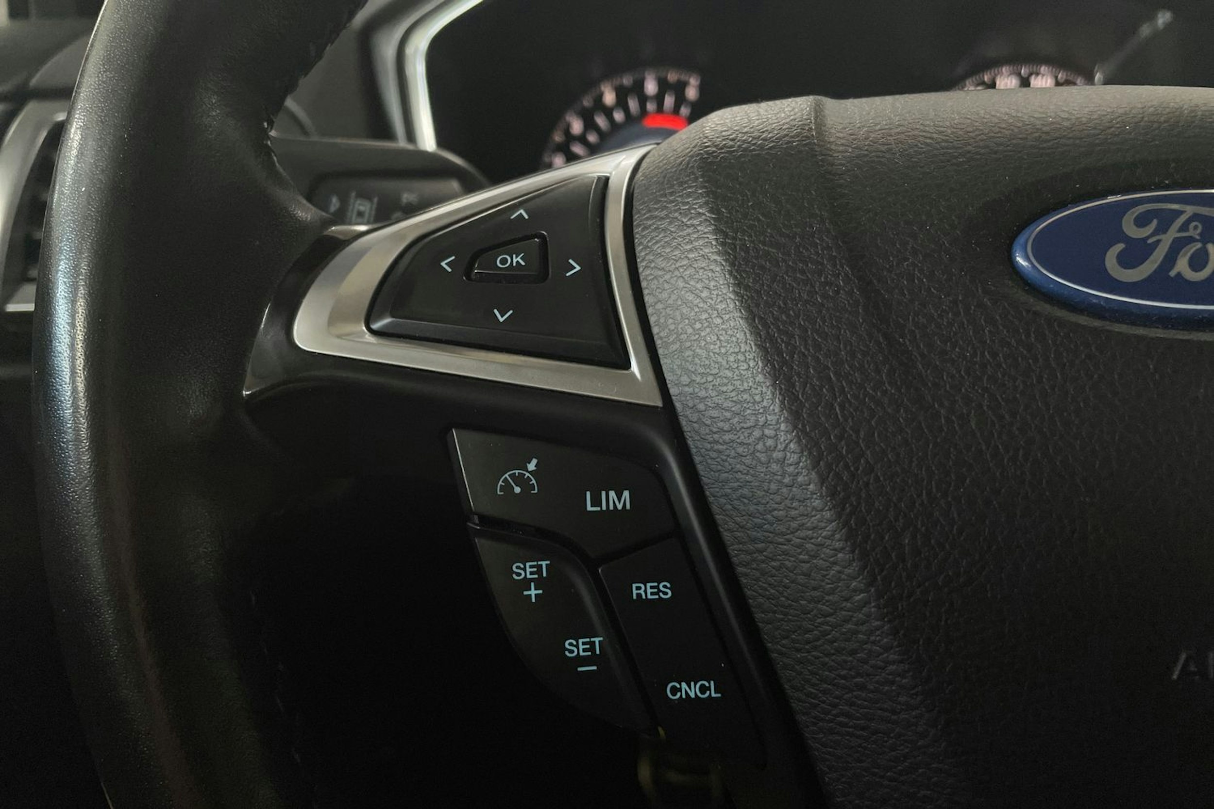 sininen Ford Mondeo 2015 kuva 15.