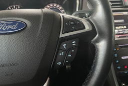 sininen Ford Mondeo 2015 kuva 16.