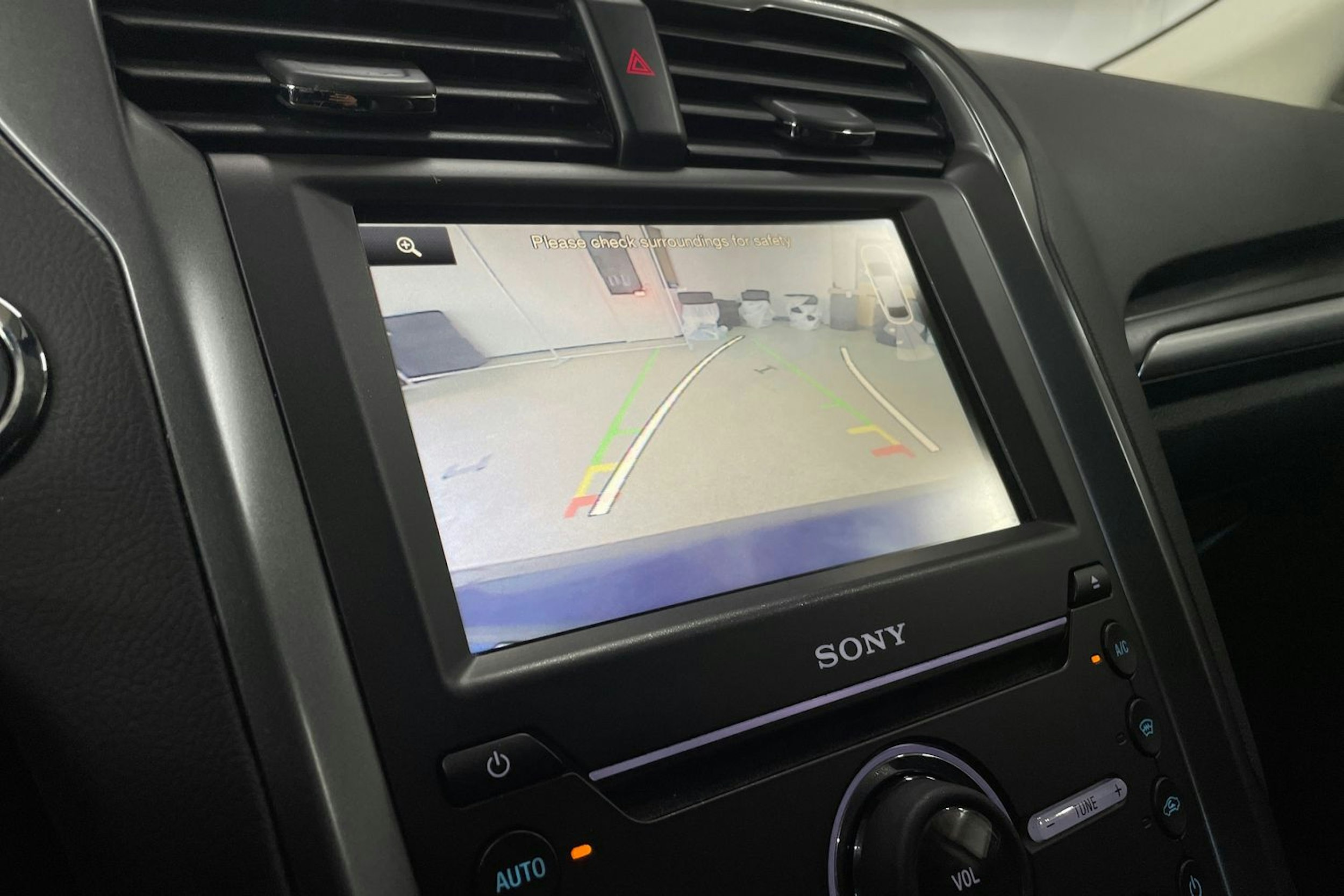 sininen Ford Mondeo 2015 kuva 19.