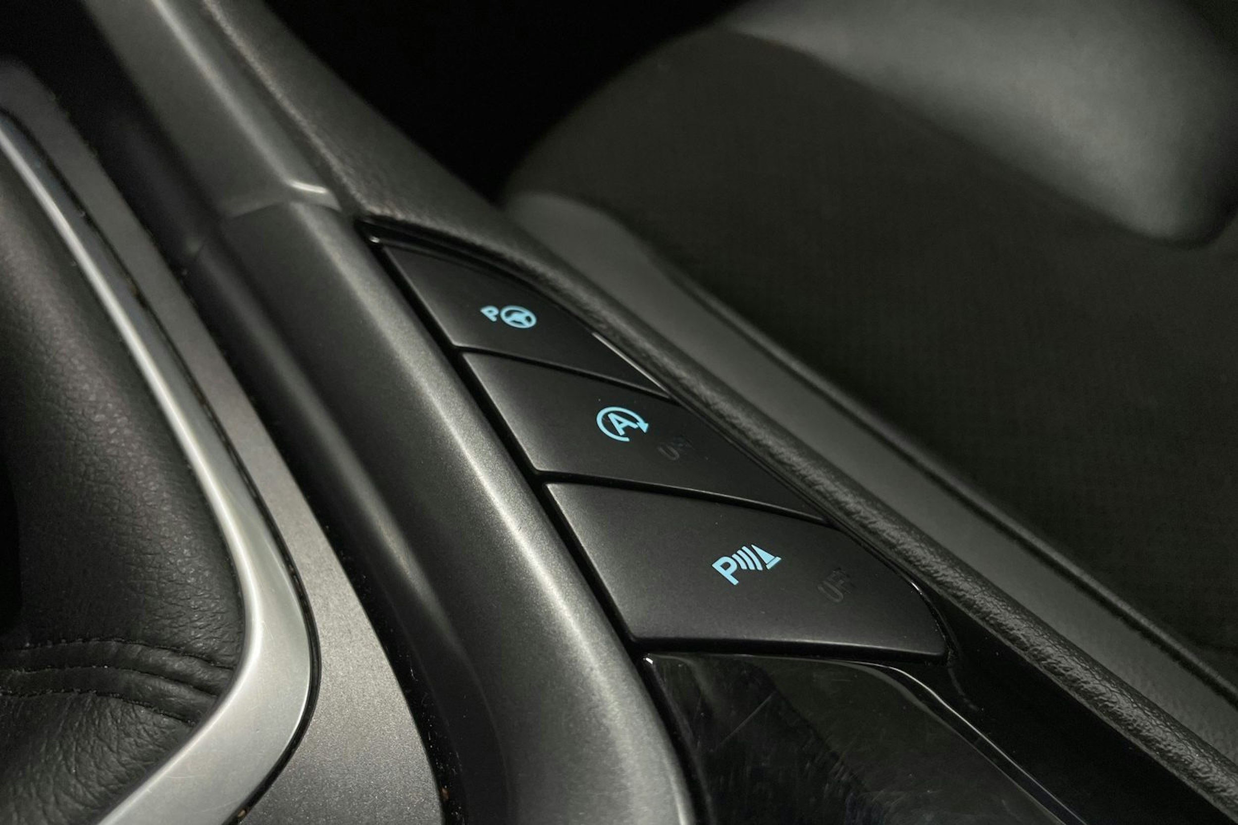 sininen Ford Mondeo 2015 kuva 22.