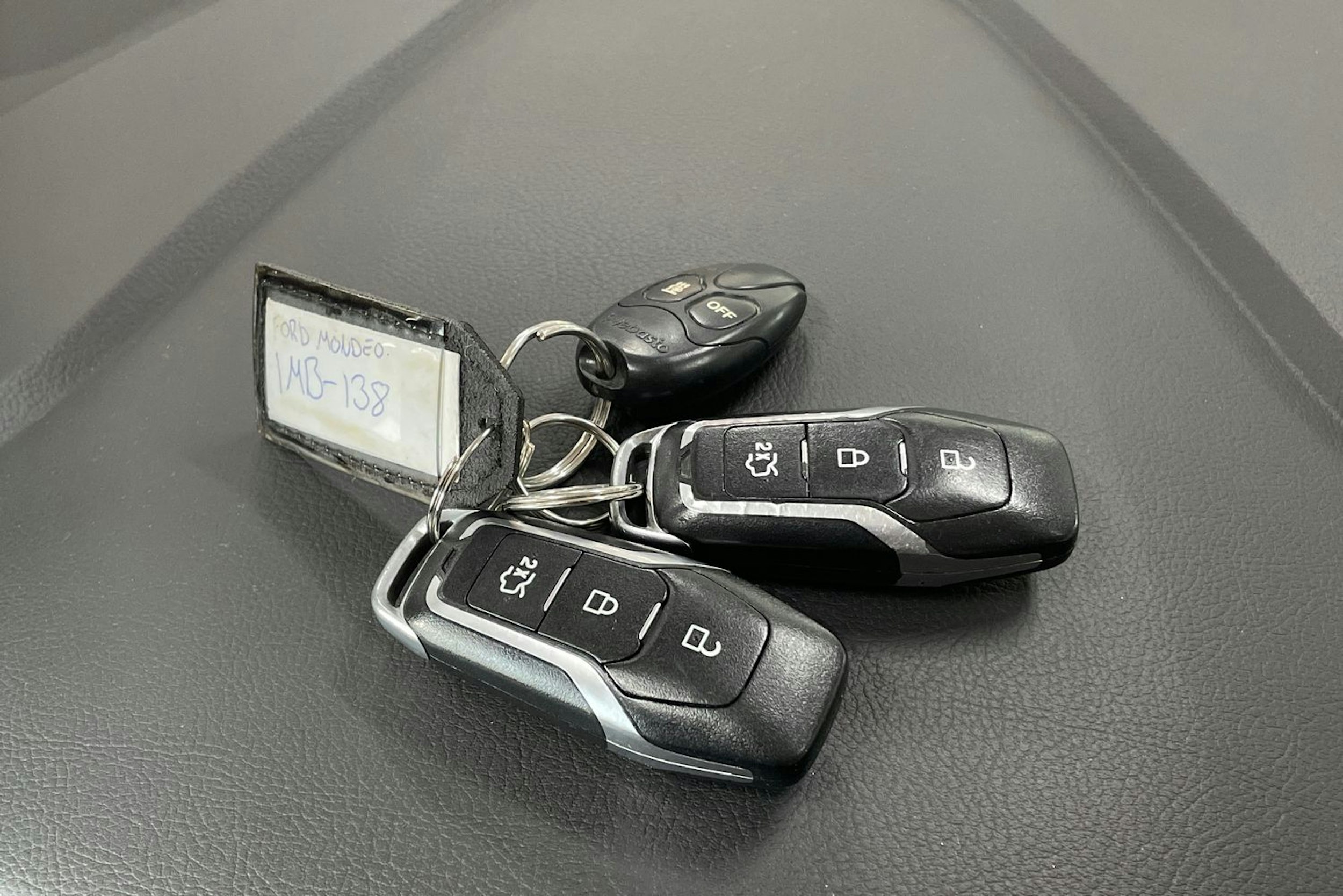 sininen Ford Mondeo 2015 kuva 23.