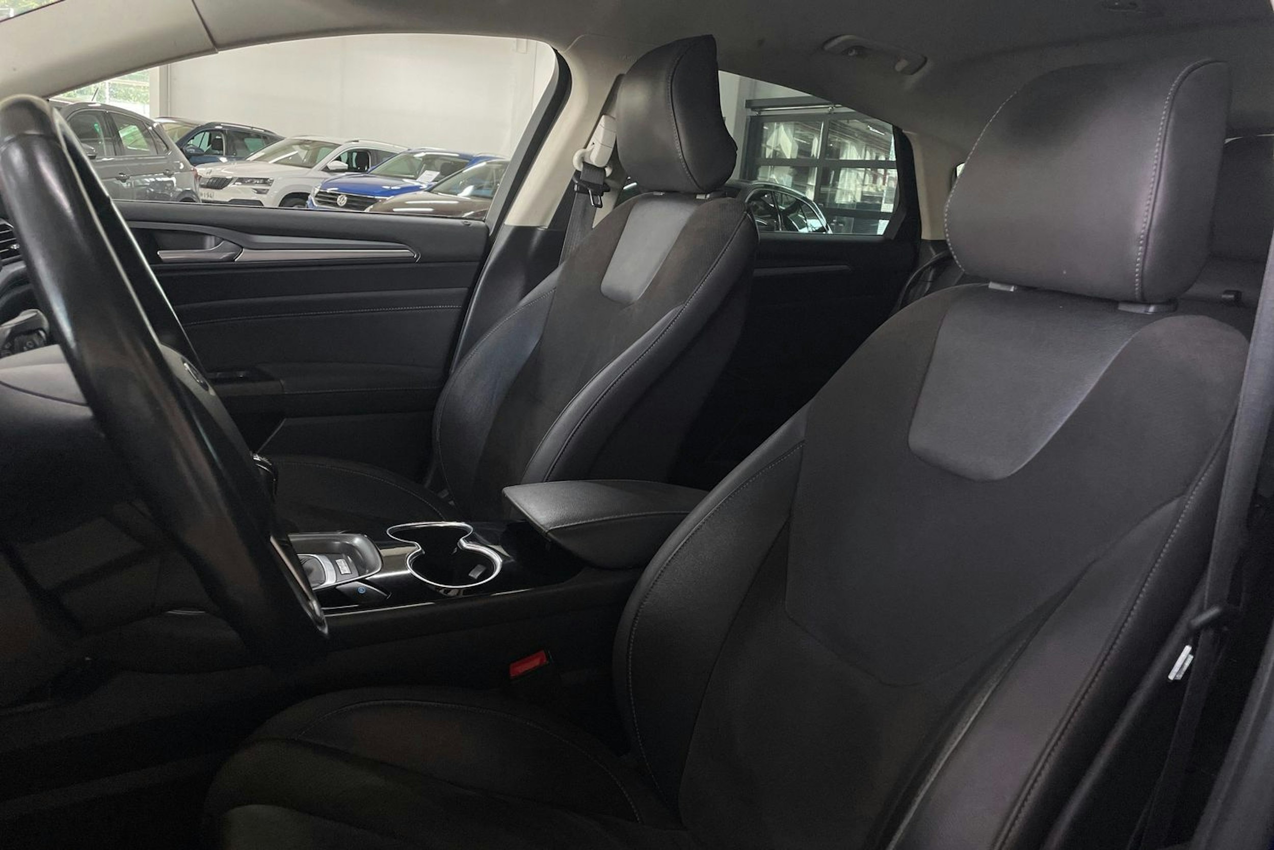 sininen Ford Mondeo 2015 kuva 25.