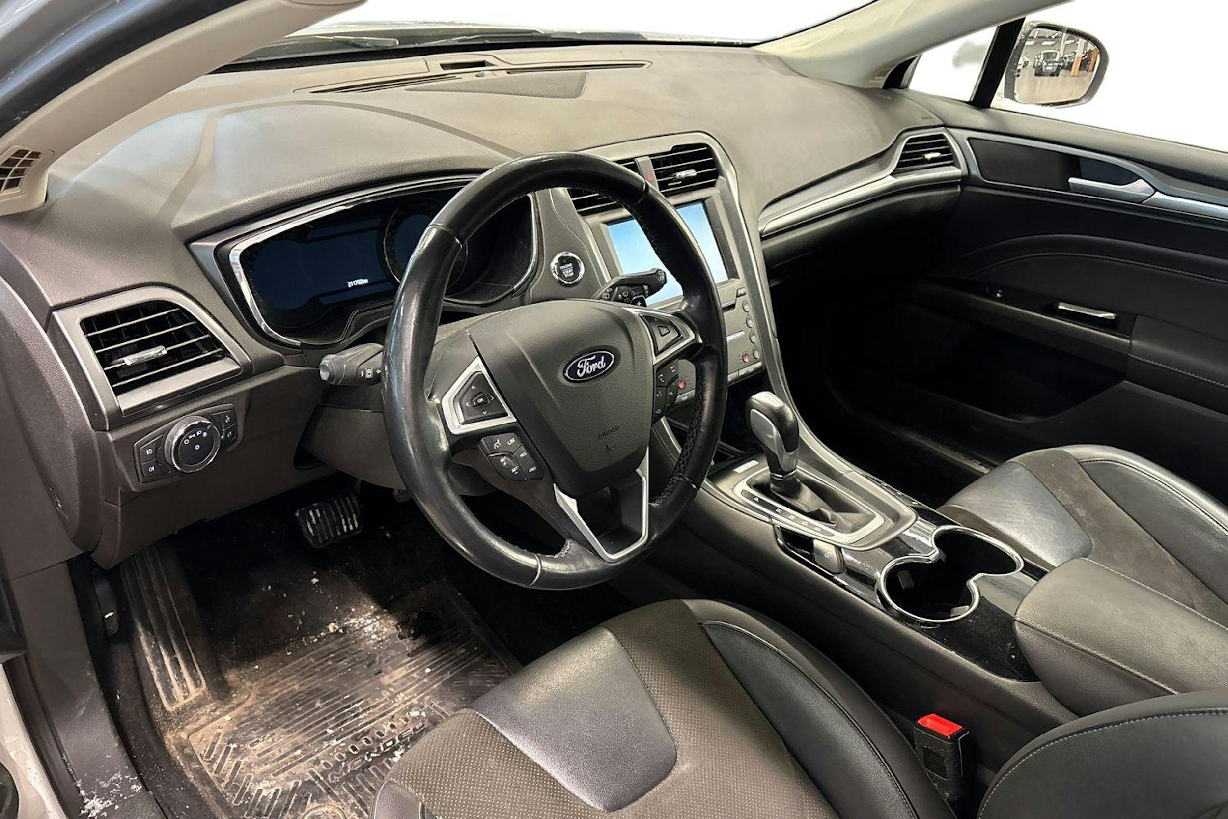 harmaa Ford Mondeo 2015 kuva 3.