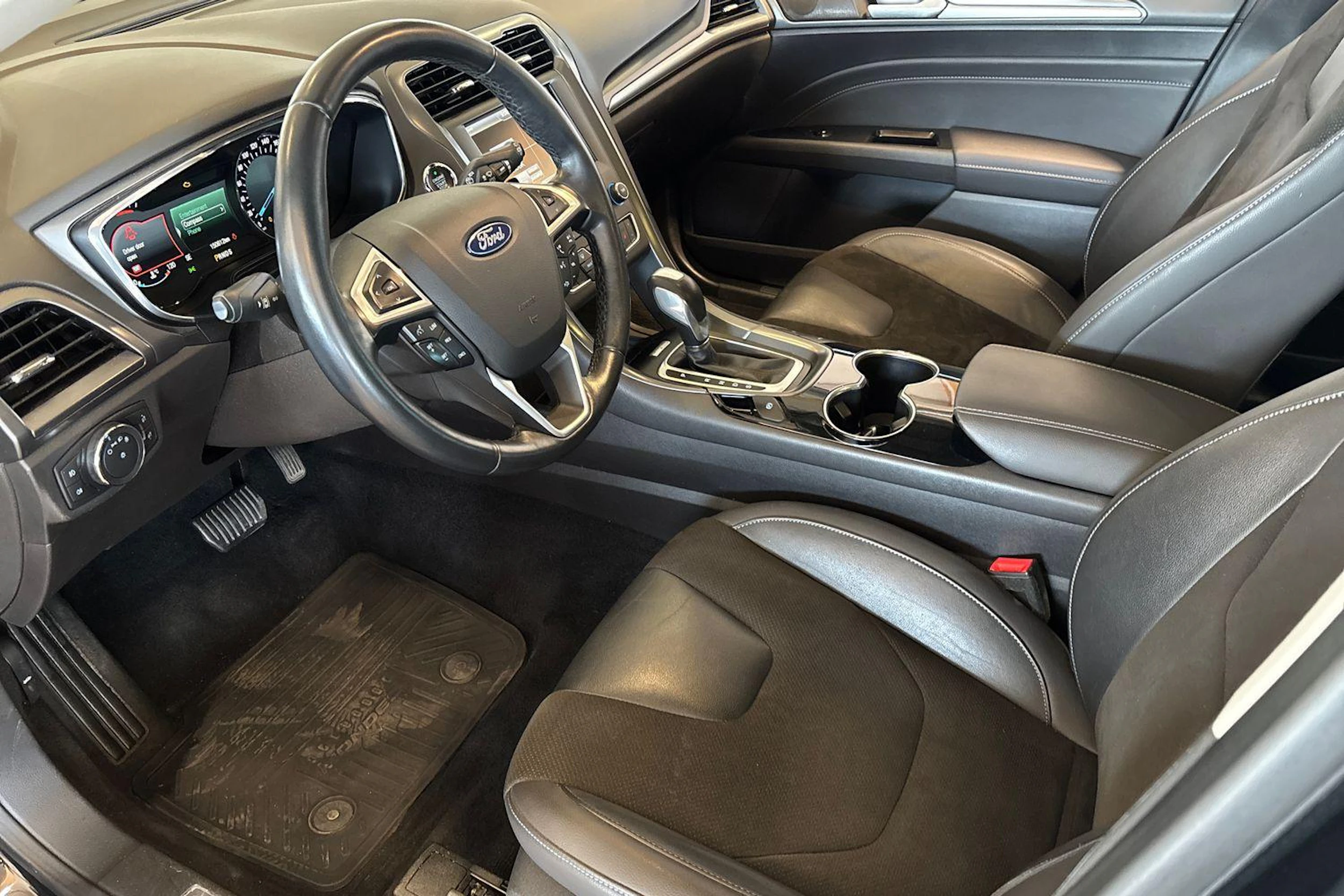 Musta Ford MONDEO 2015 kuva 8.