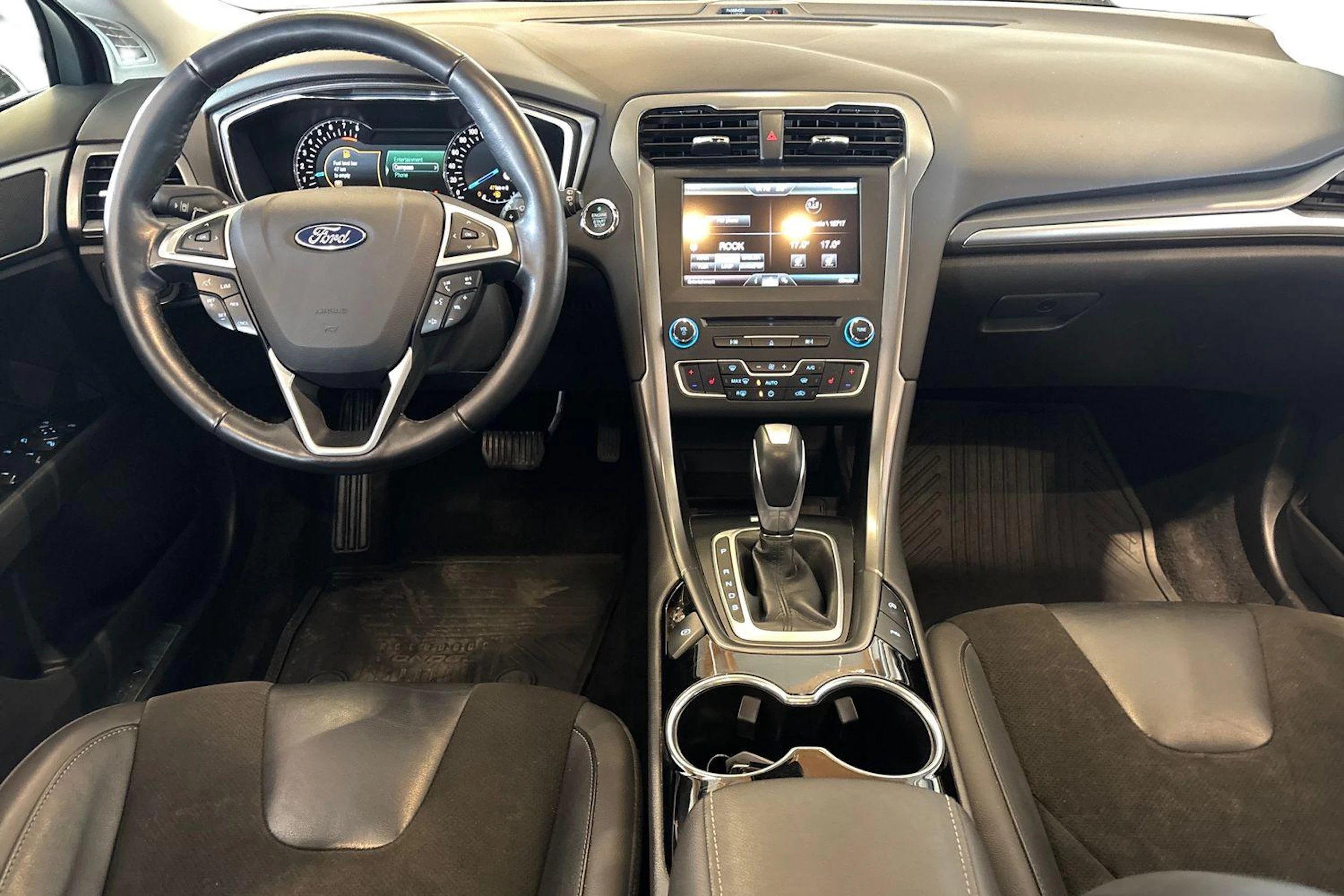 Musta Ford MONDEO 2015 kuva 9.