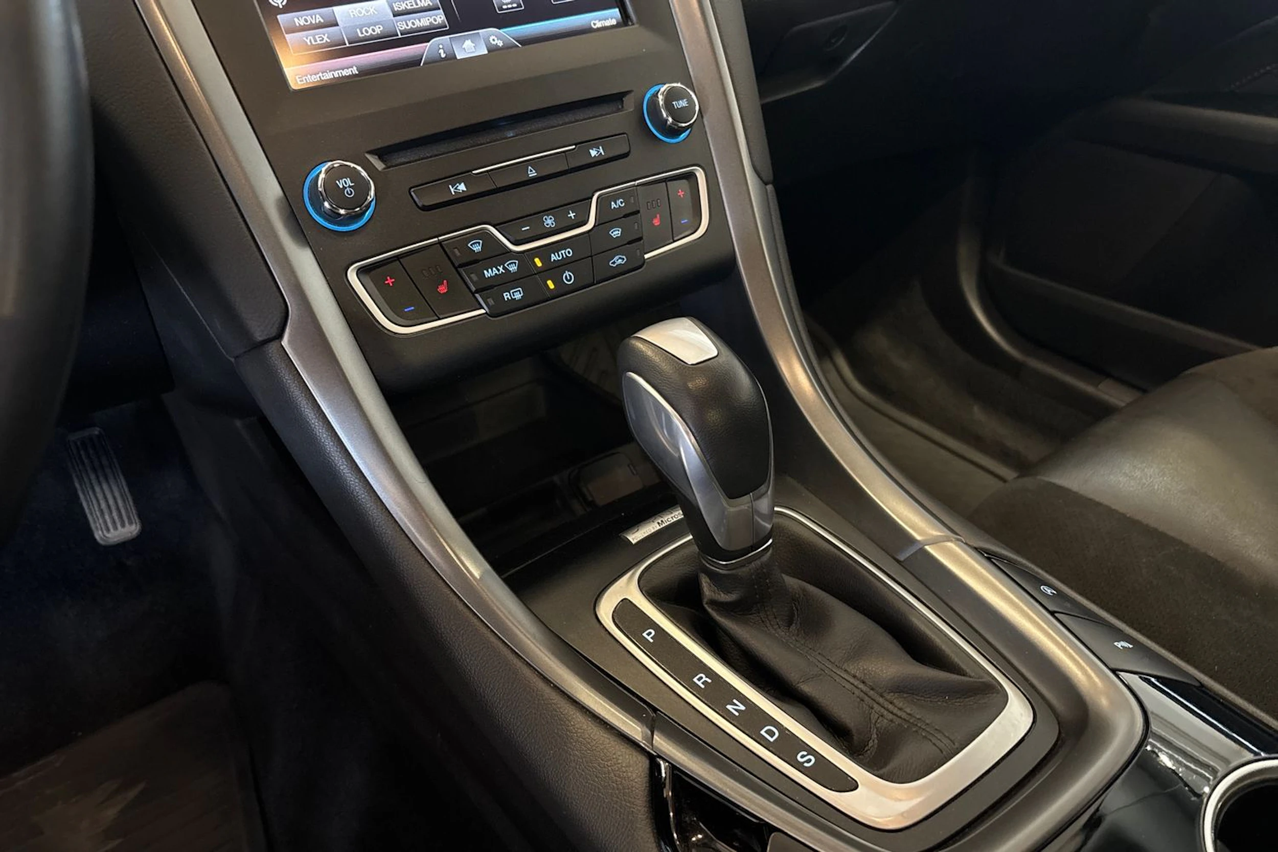 Musta Ford MONDEO 2015 kuva 18.