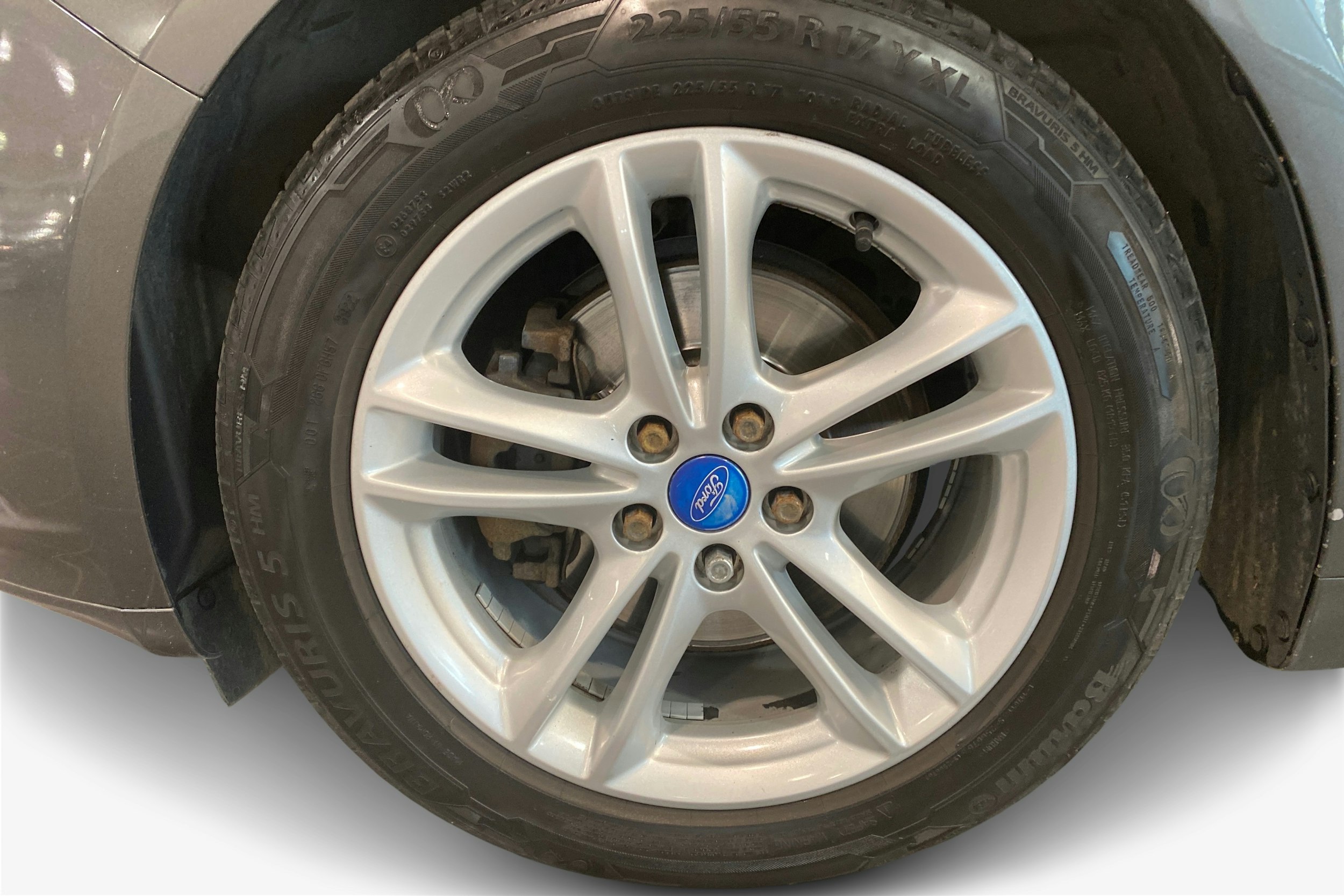 Harmaa Ford Mondeo 2015 kuva 9.