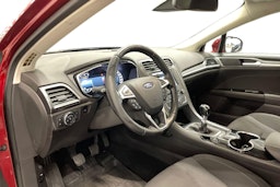 punainen Ford Mondeo 2015 kuva 7.