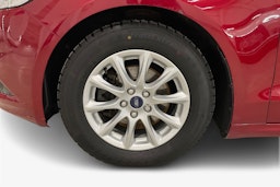 punainen Ford Mondeo 2015 kuva 11.