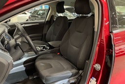 punainen Ford Mondeo 2015 kuva 14.