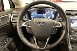 punainen Ford Mondeo 2015 kuva 15.