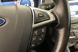 punainen Ford Mondeo 2015 kuva 16.