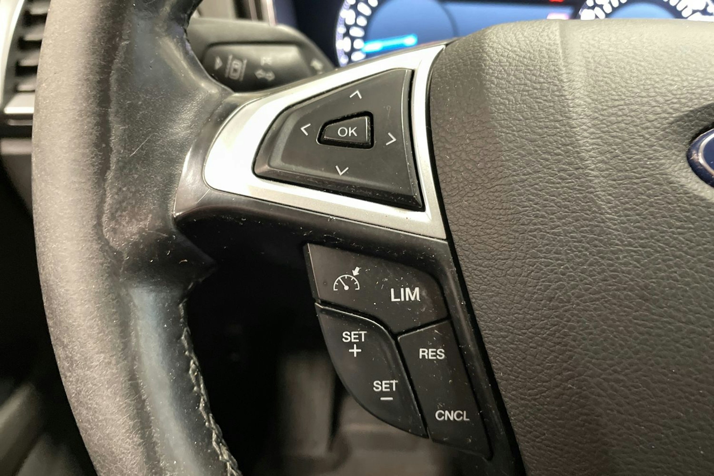 punainen Ford Mondeo 2015 kuva 17.