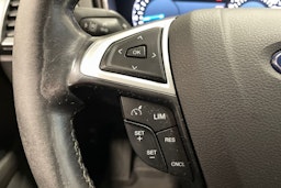 punainen Ford Mondeo 2015 kuva 17.