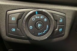 punainen Ford Mondeo 2015 kuva 19.