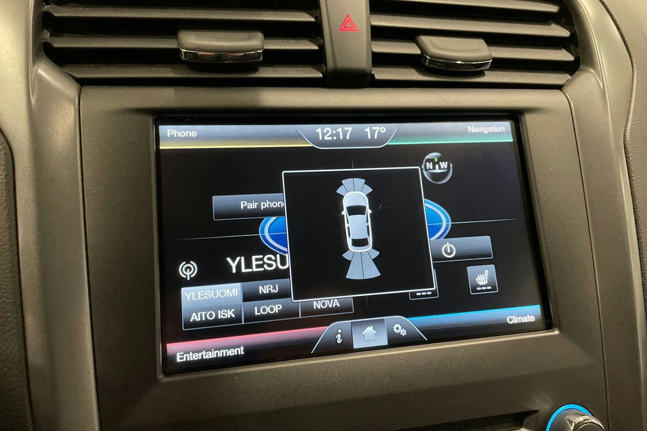 punainen Ford Mondeo 2015 kuva 20.