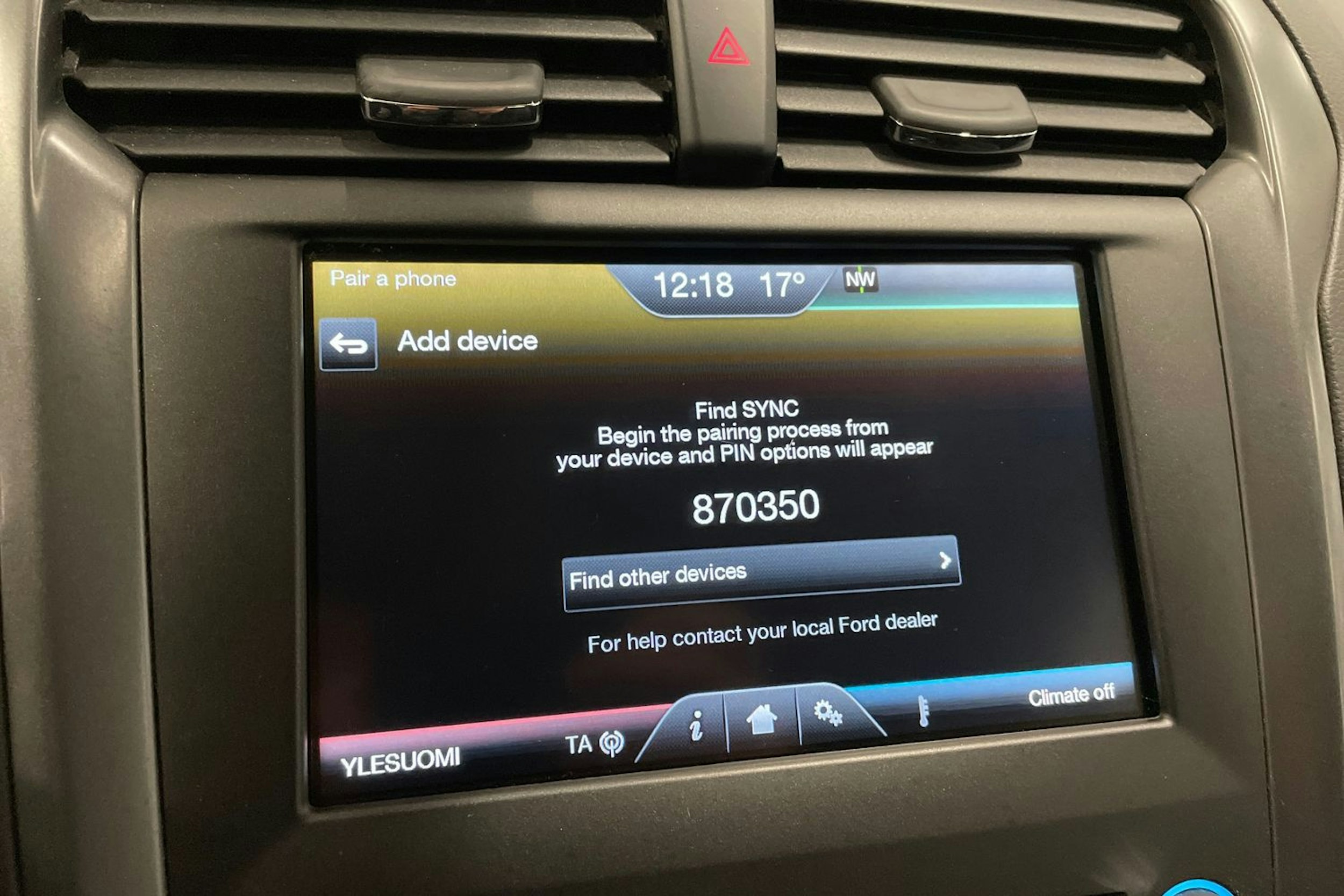 punainen Ford Mondeo 2015 kuva 21.