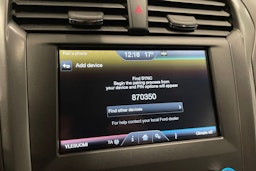 punainen Ford Mondeo 2015 kuva 21.