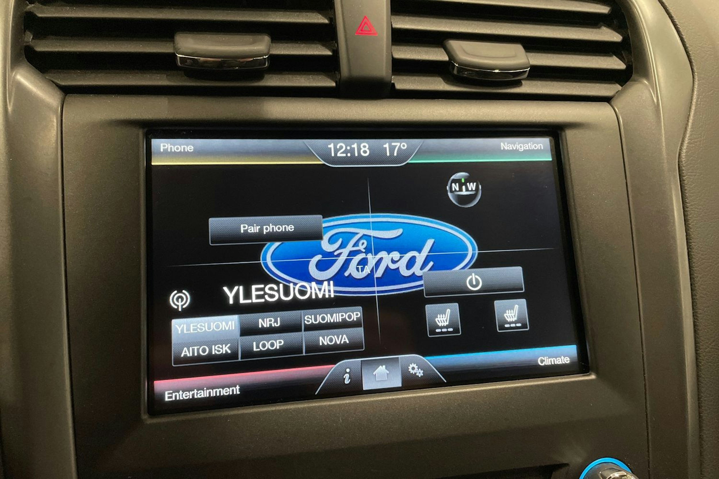 punainen Ford Mondeo 2015 kuva 22.