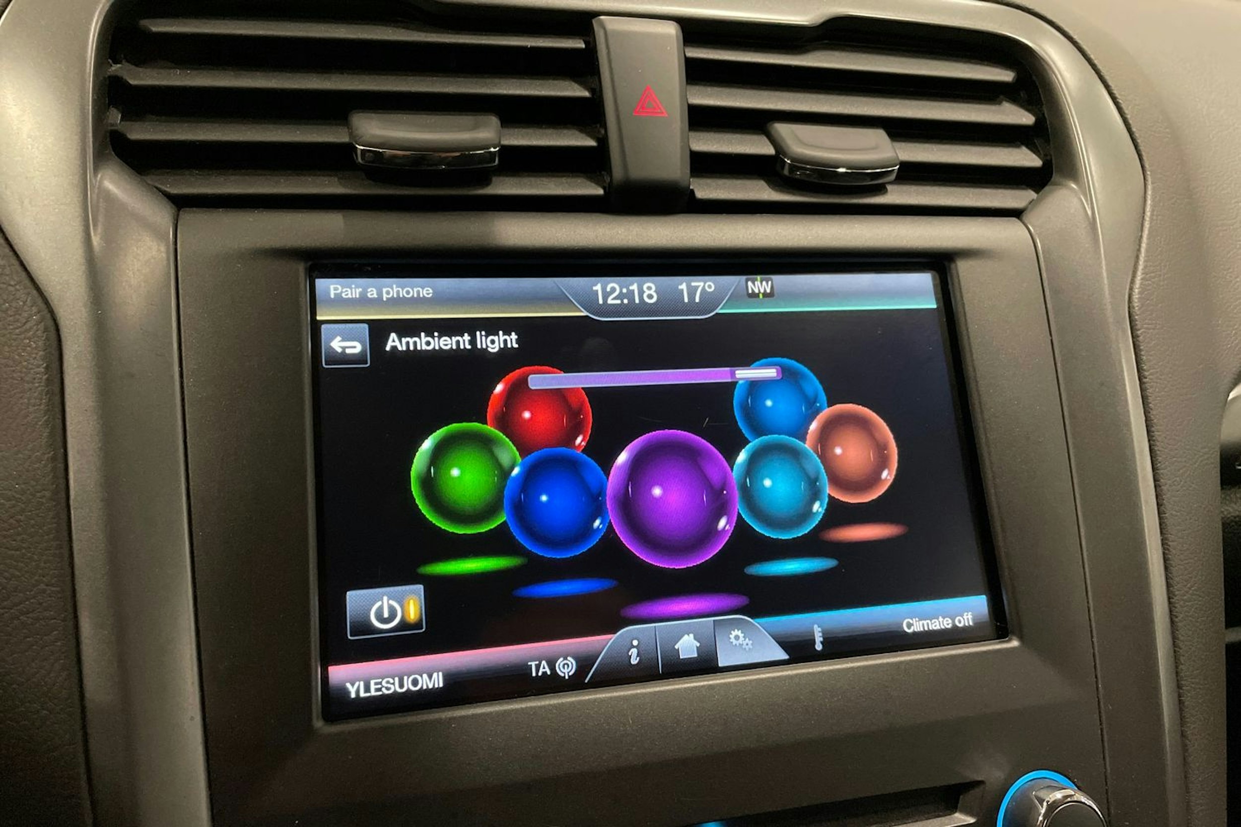 punainen Ford Mondeo 2015 kuva 24.