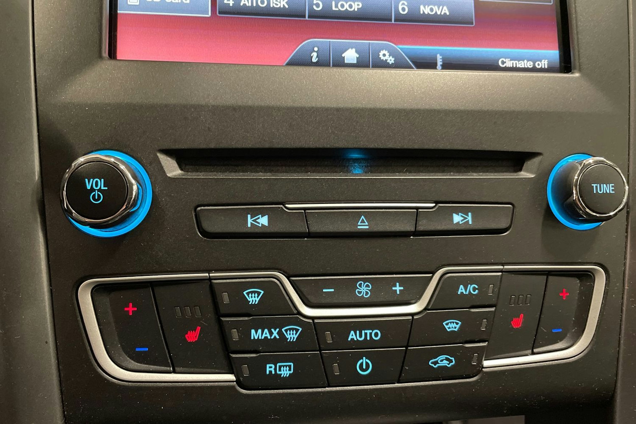 punainen Ford Mondeo 2015 kuva 26.