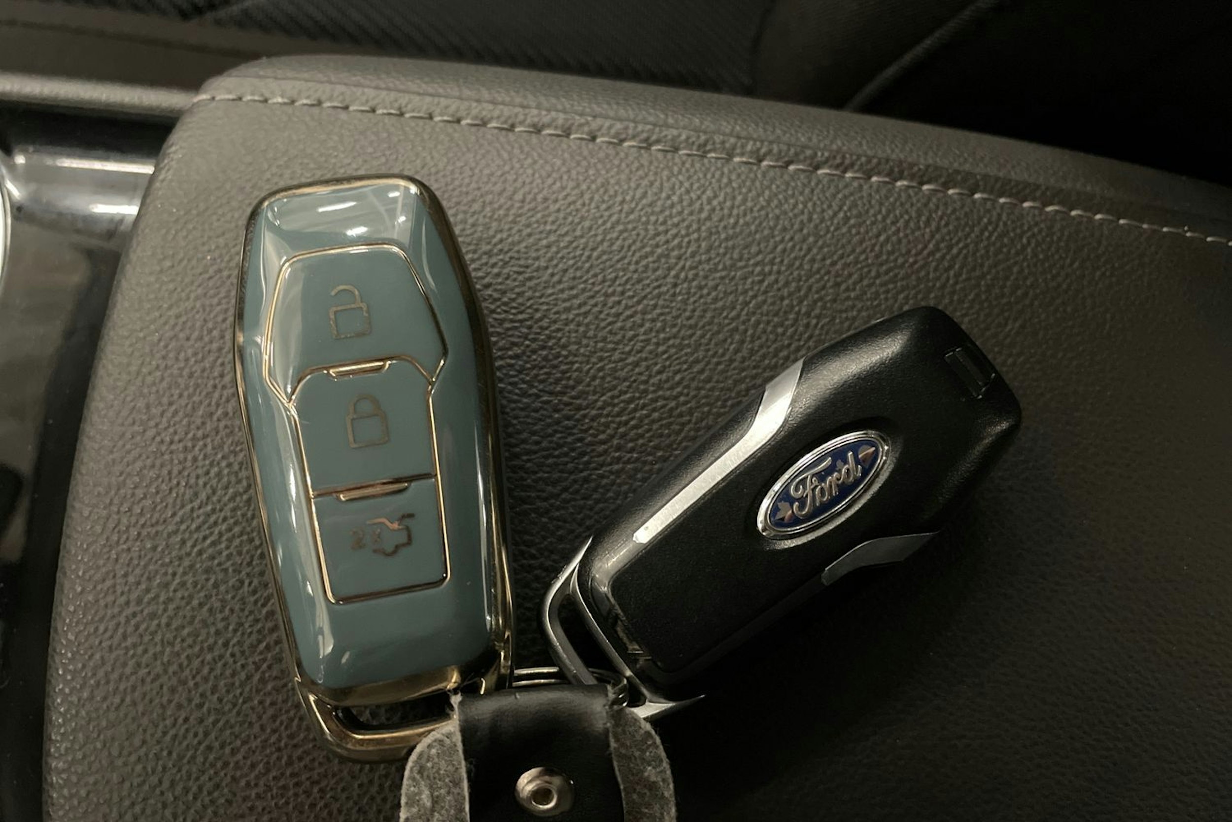 punainen Ford Mondeo 2015 kuva 30.