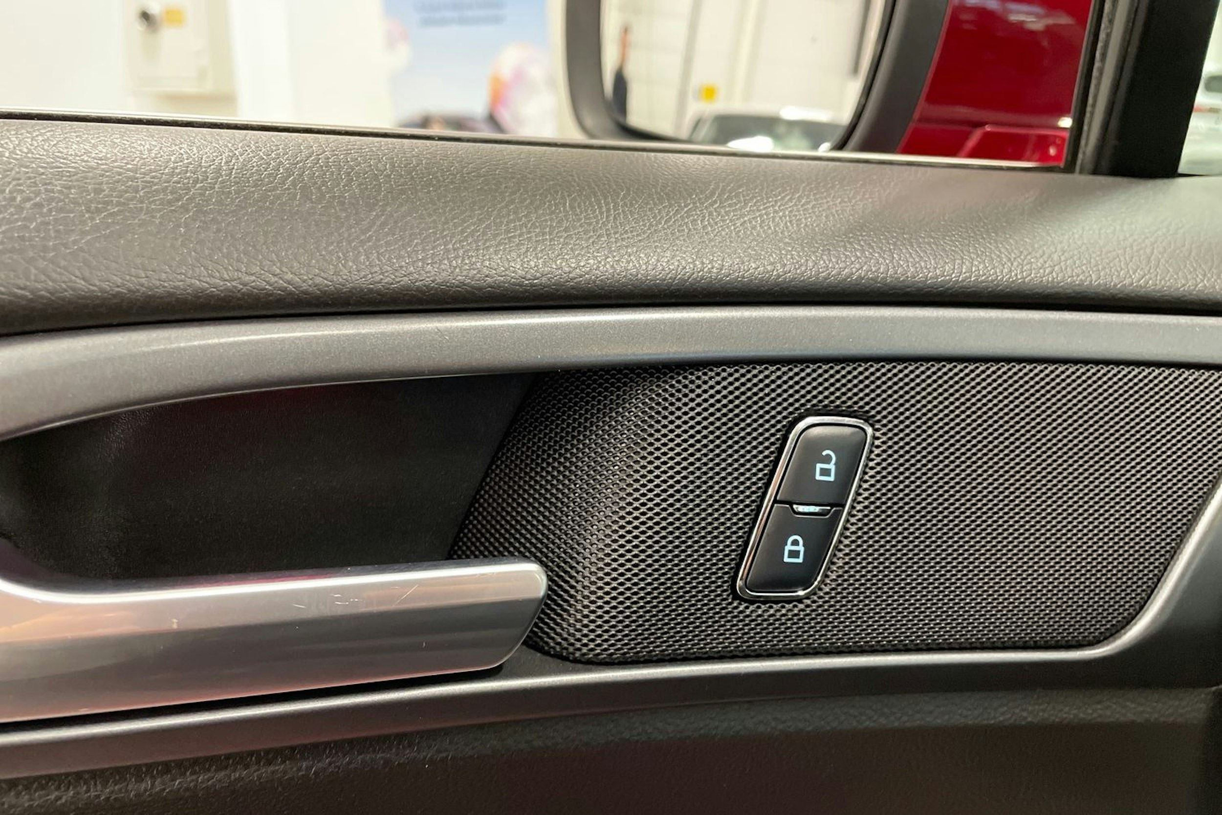 punainen Ford Mondeo 2015 kuva 32.