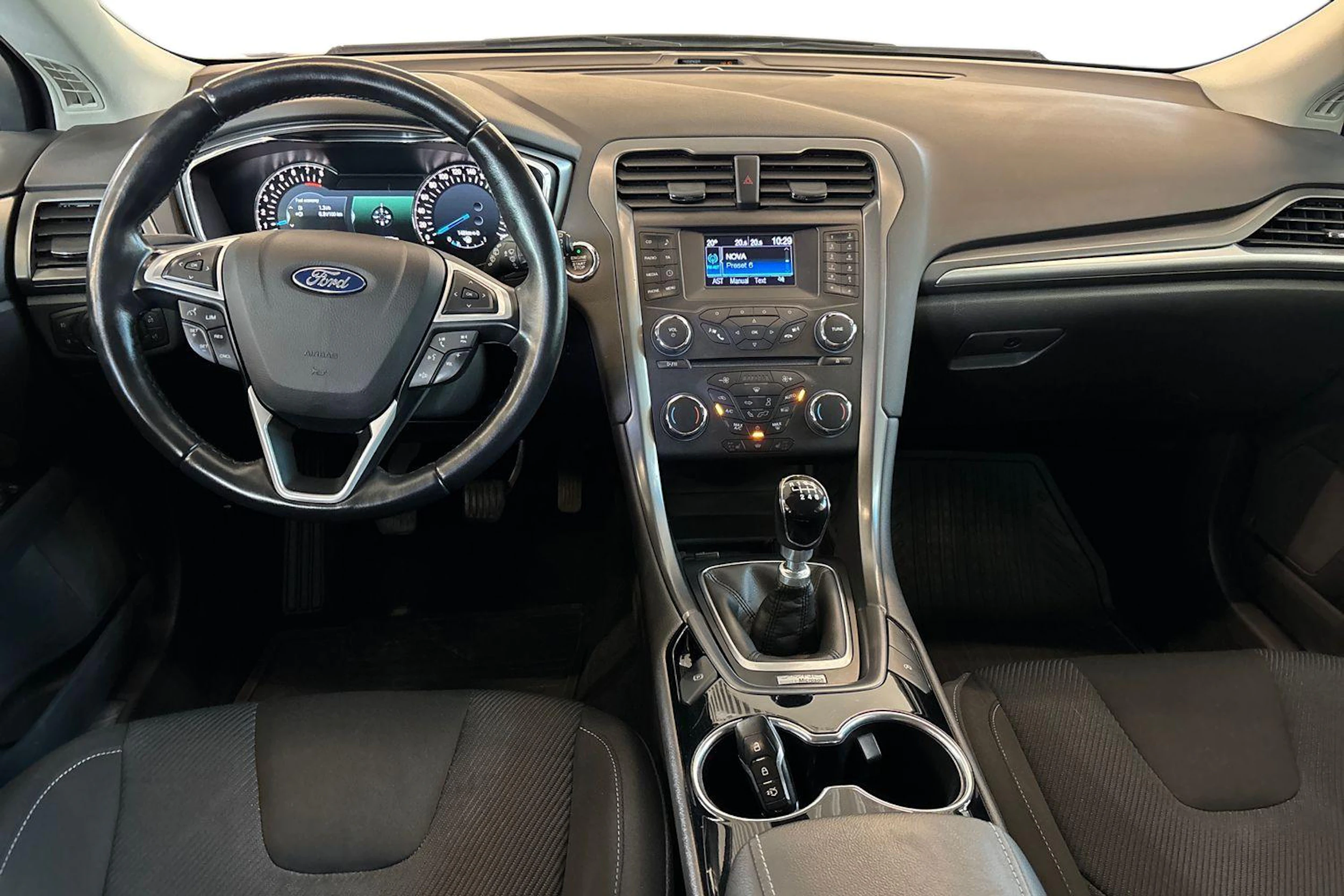 Harmaa Ford MONDEO 2016 kuva 7.