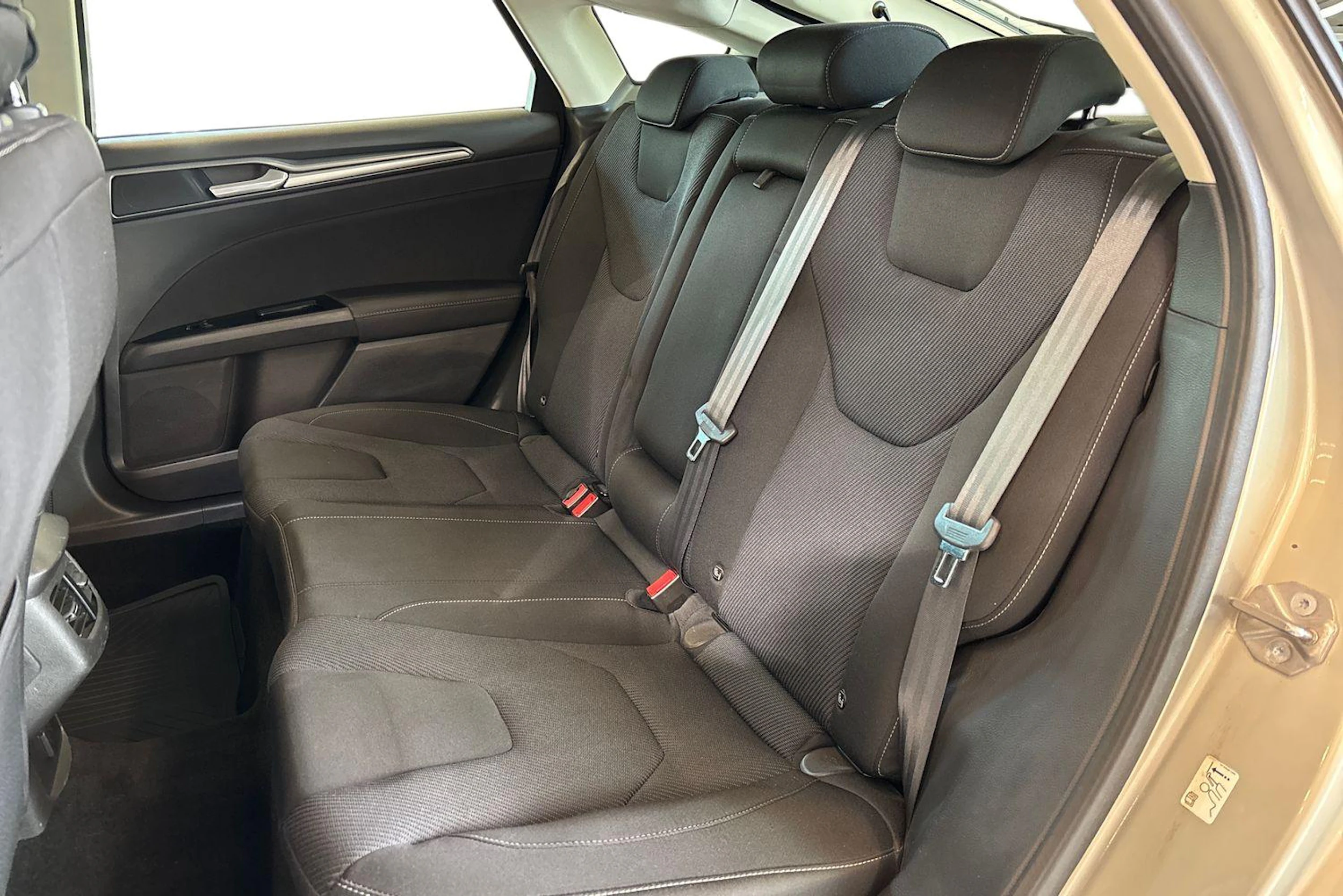 Harmaa Ford MONDEO 2016 kuva 8.