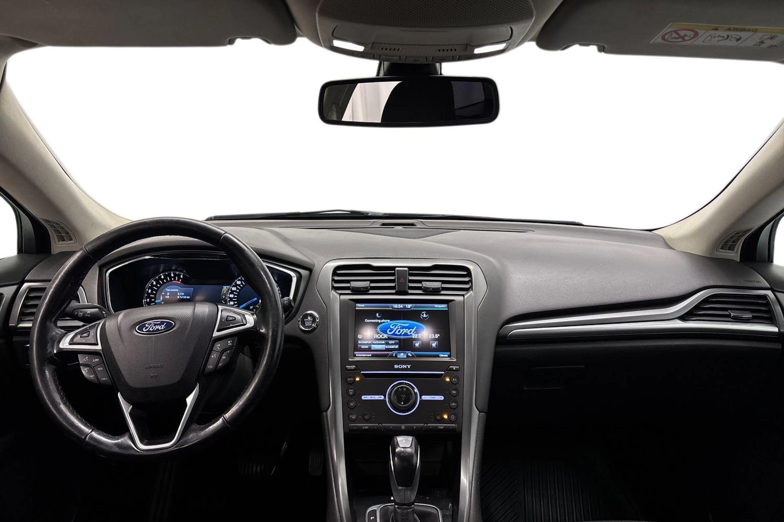 valkoinen Ford Mondeo 2016 kuva 7.