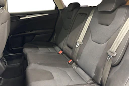 valkoinen Ford Mondeo 2016 kuva 8.
