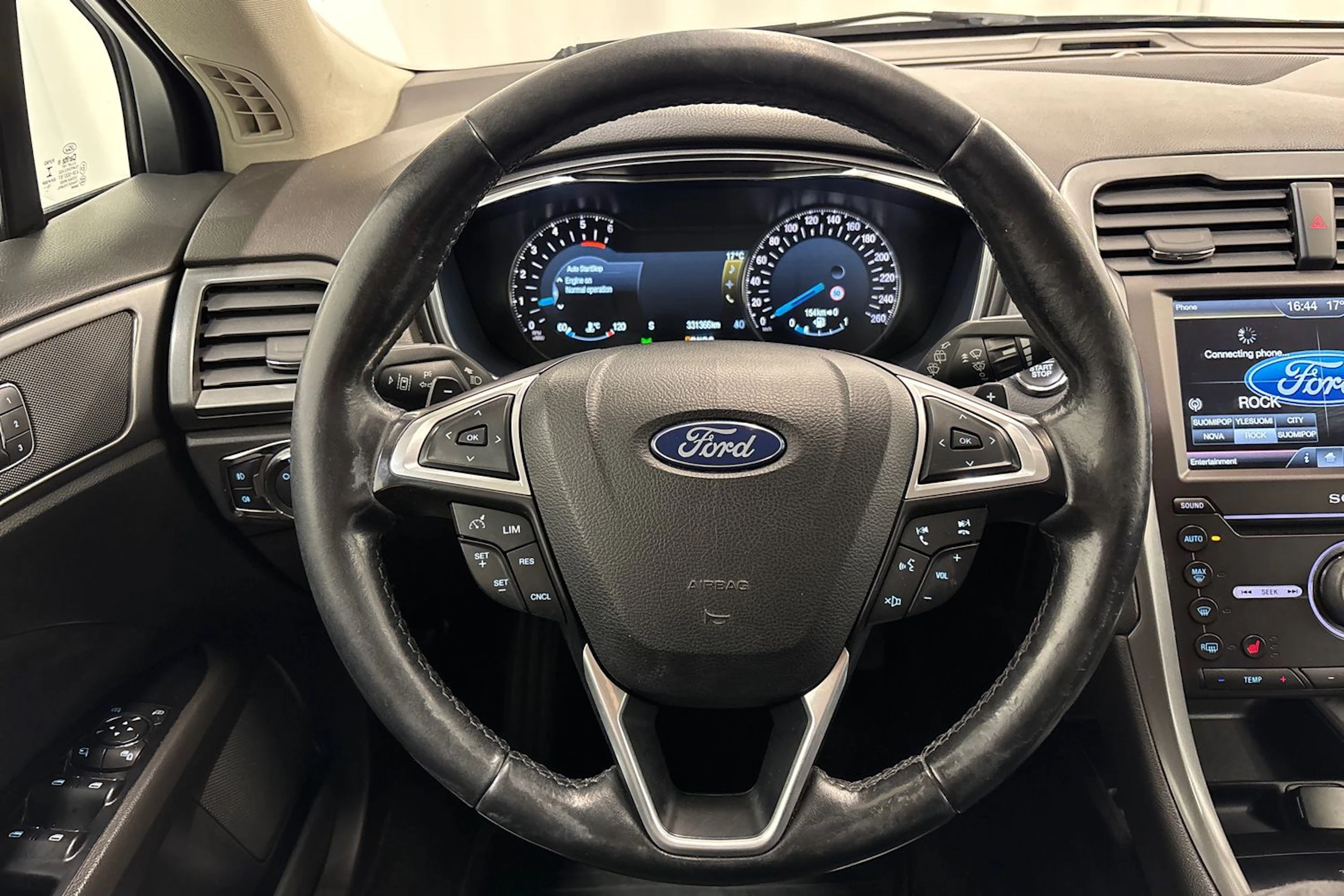 valkoinen Ford Mondeo 2016 kuva 11.