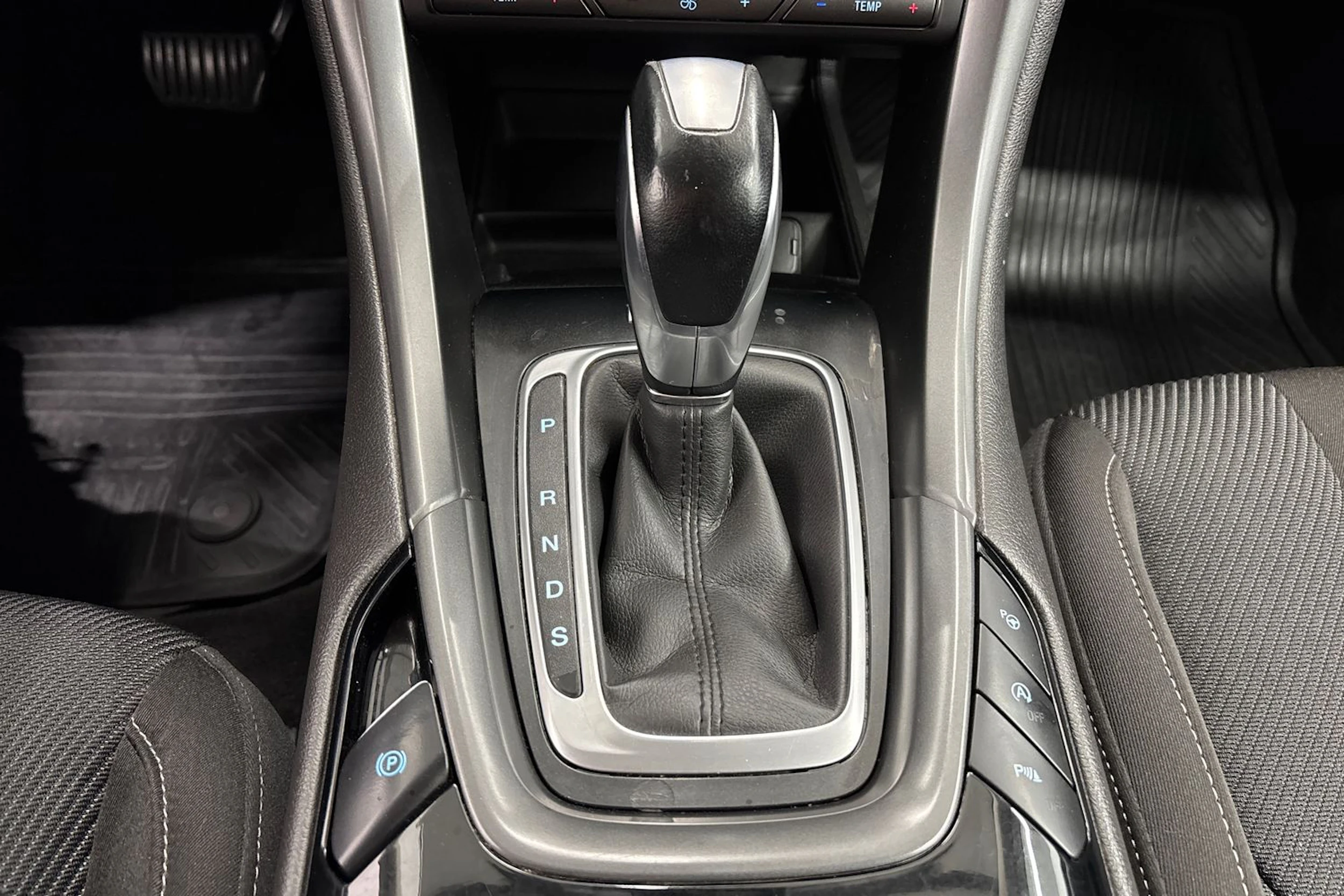 valkoinen Ford Mondeo 2016 kuva 15.