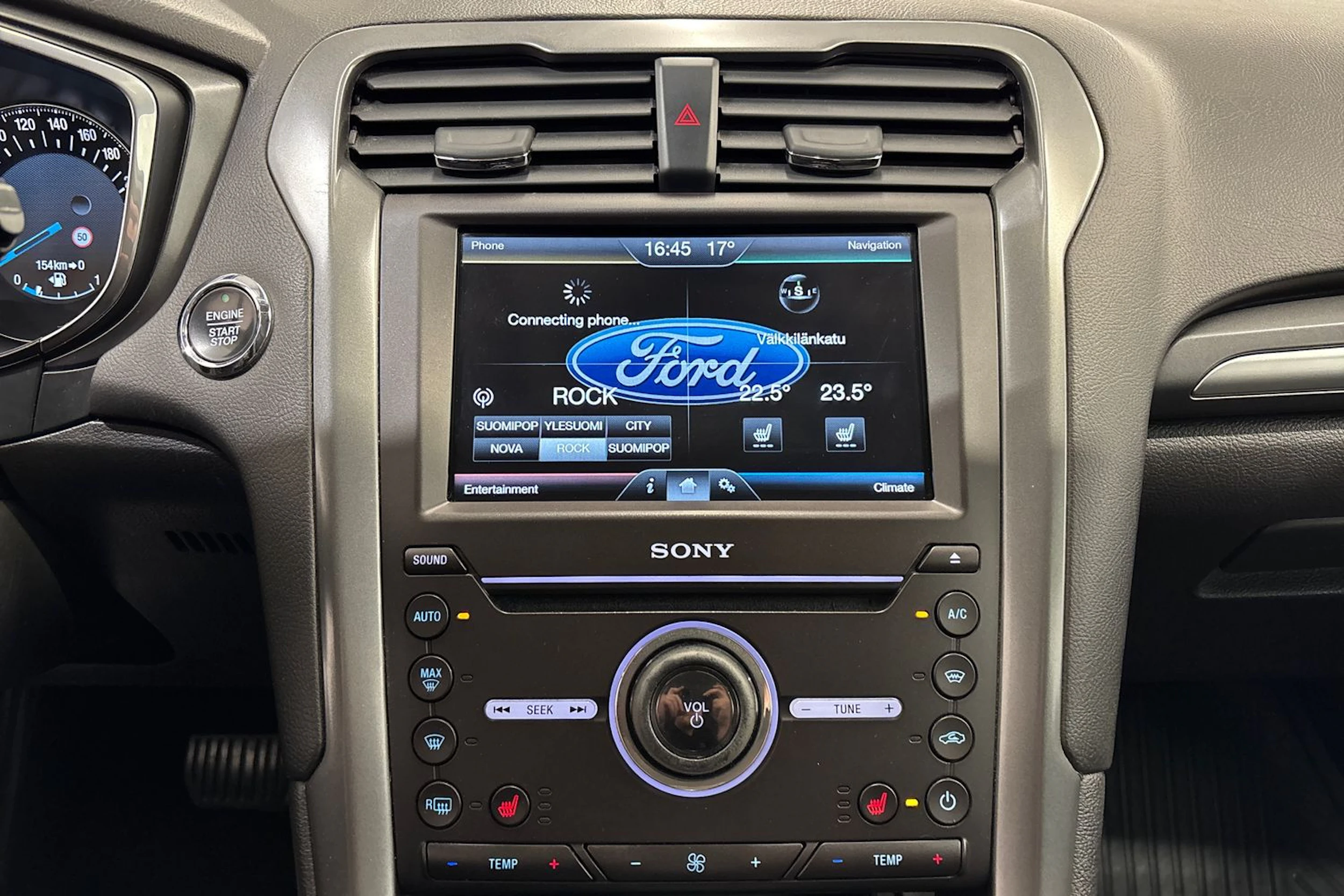 valkoinen Ford Mondeo 2016 kuva 16.