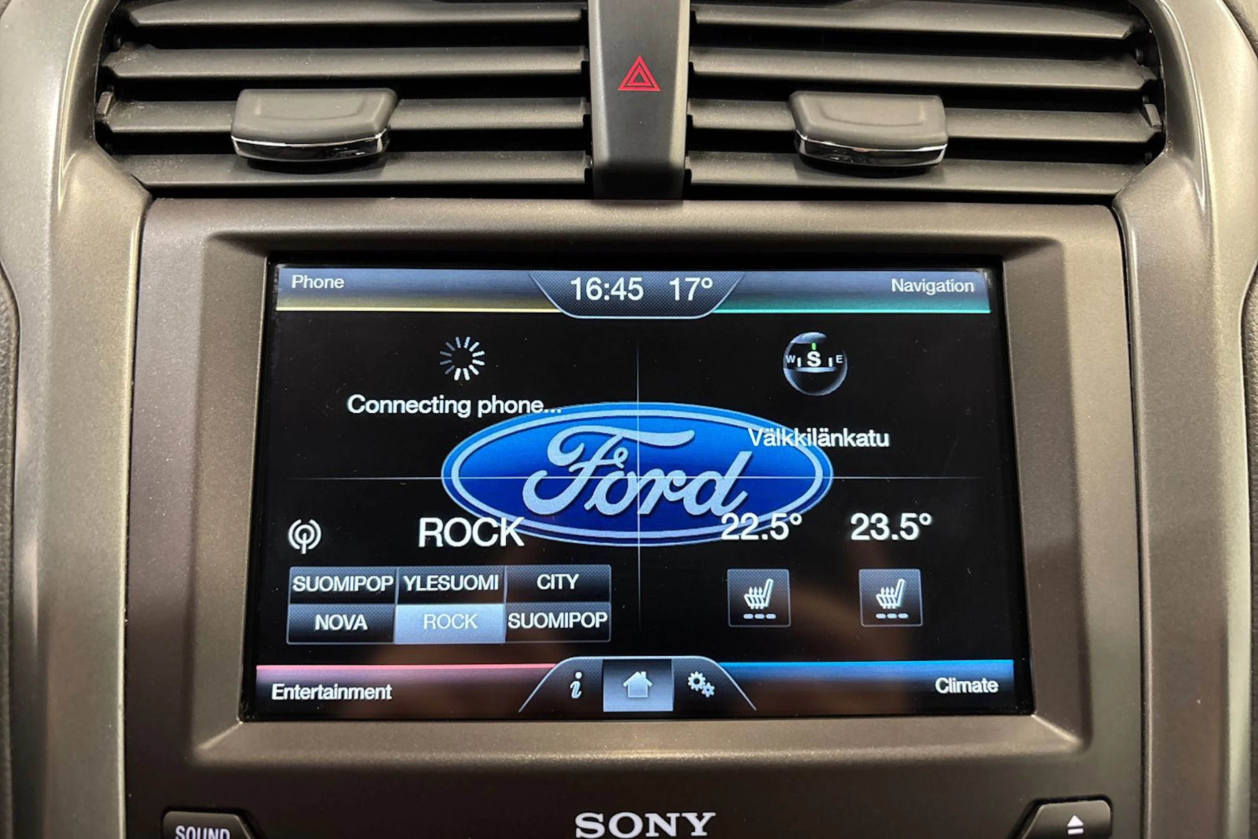 valkoinen Ford Mondeo 2016 kuva 17.
