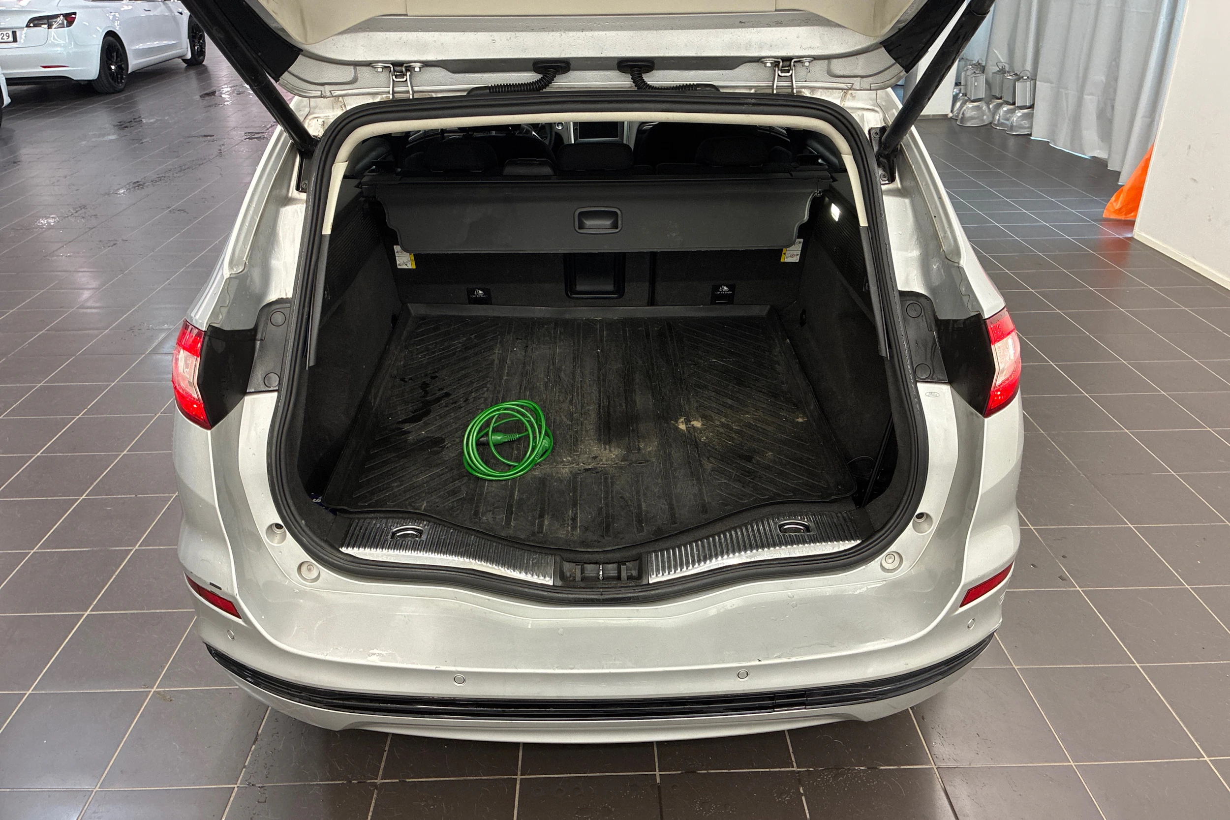 Harmaa Ford MONDEO 2016 kuva 11.