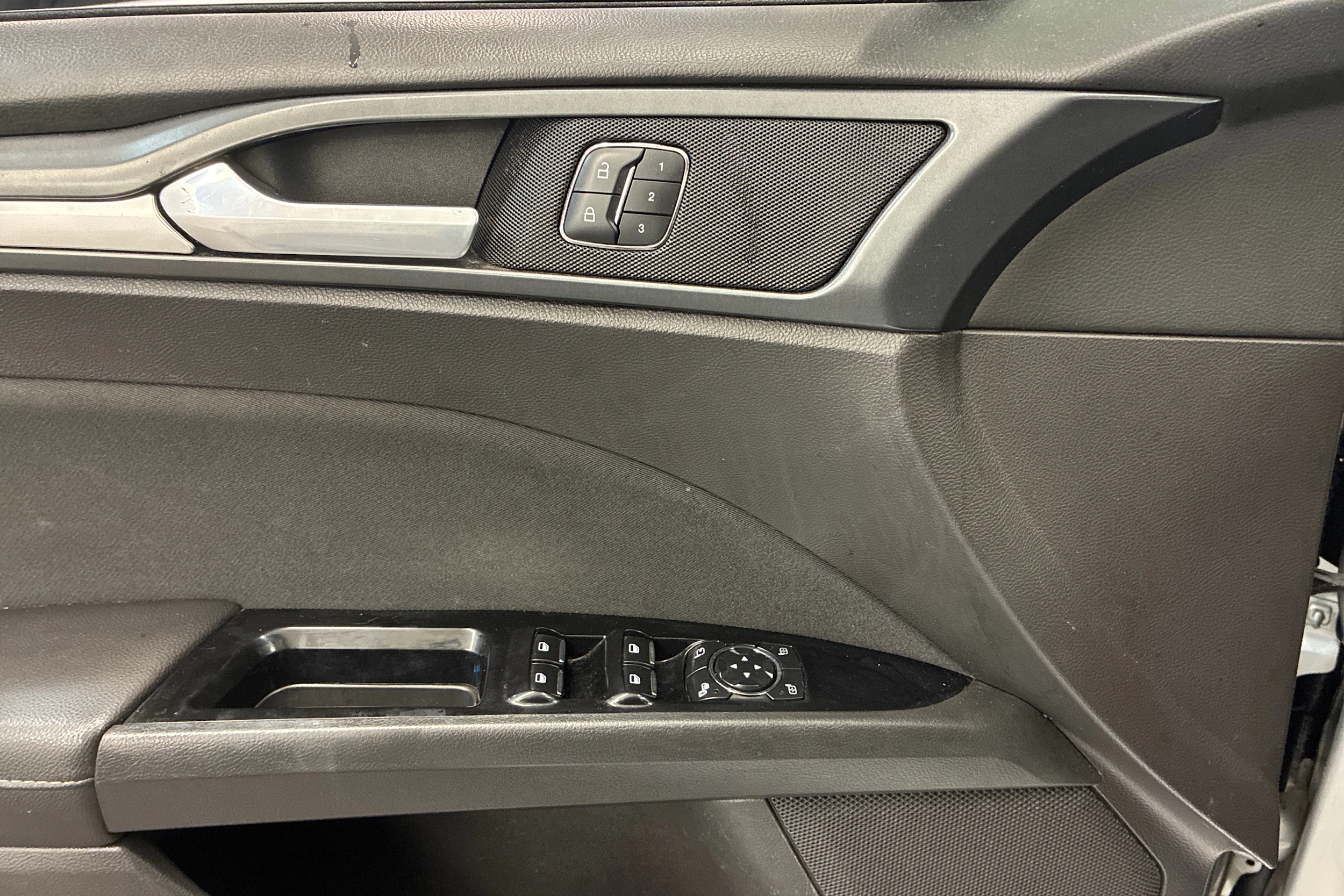 Harmaa Ford MONDEO 2016 kuva 26.