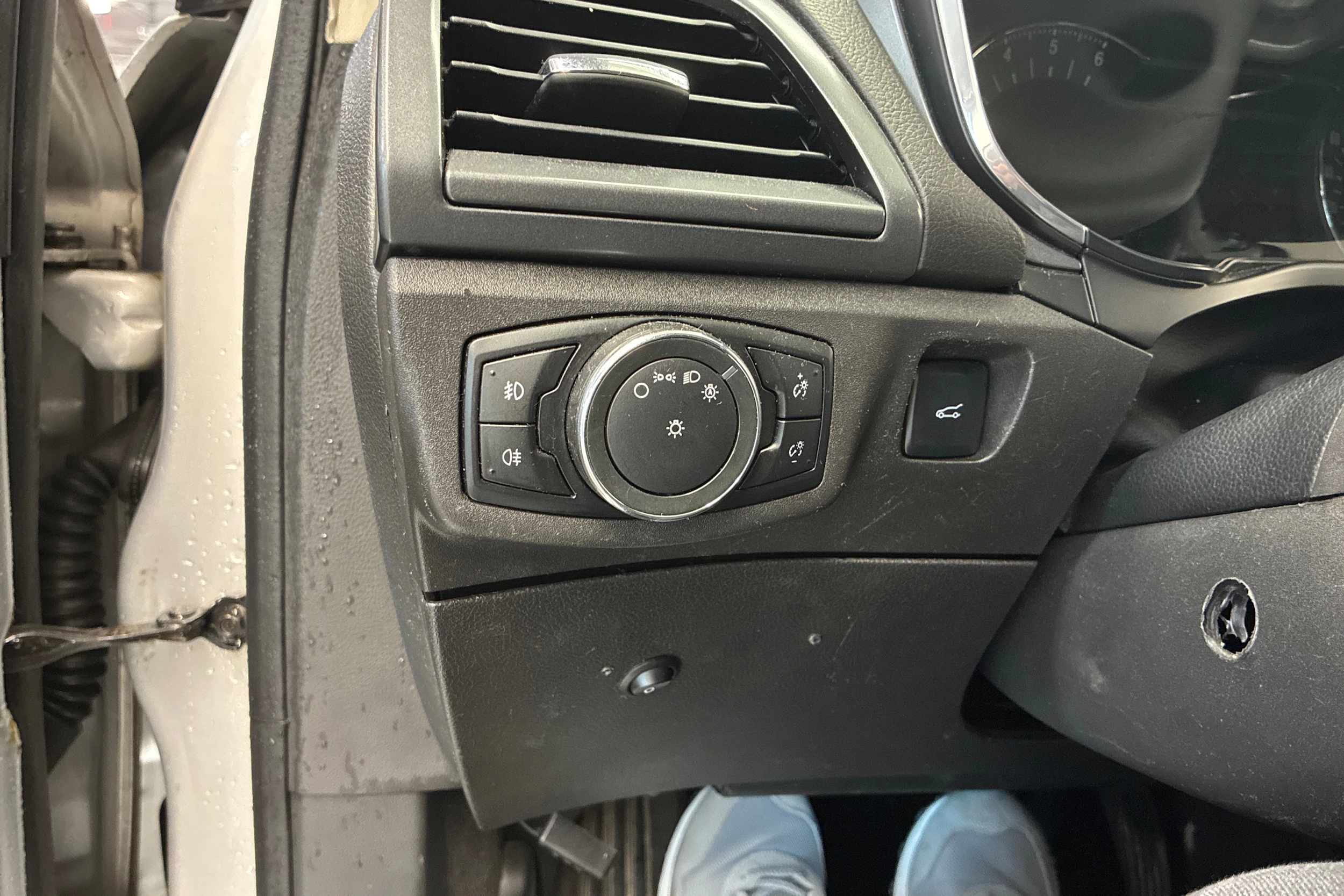 Harmaa Ford MONDEO 2016 kuva 28.