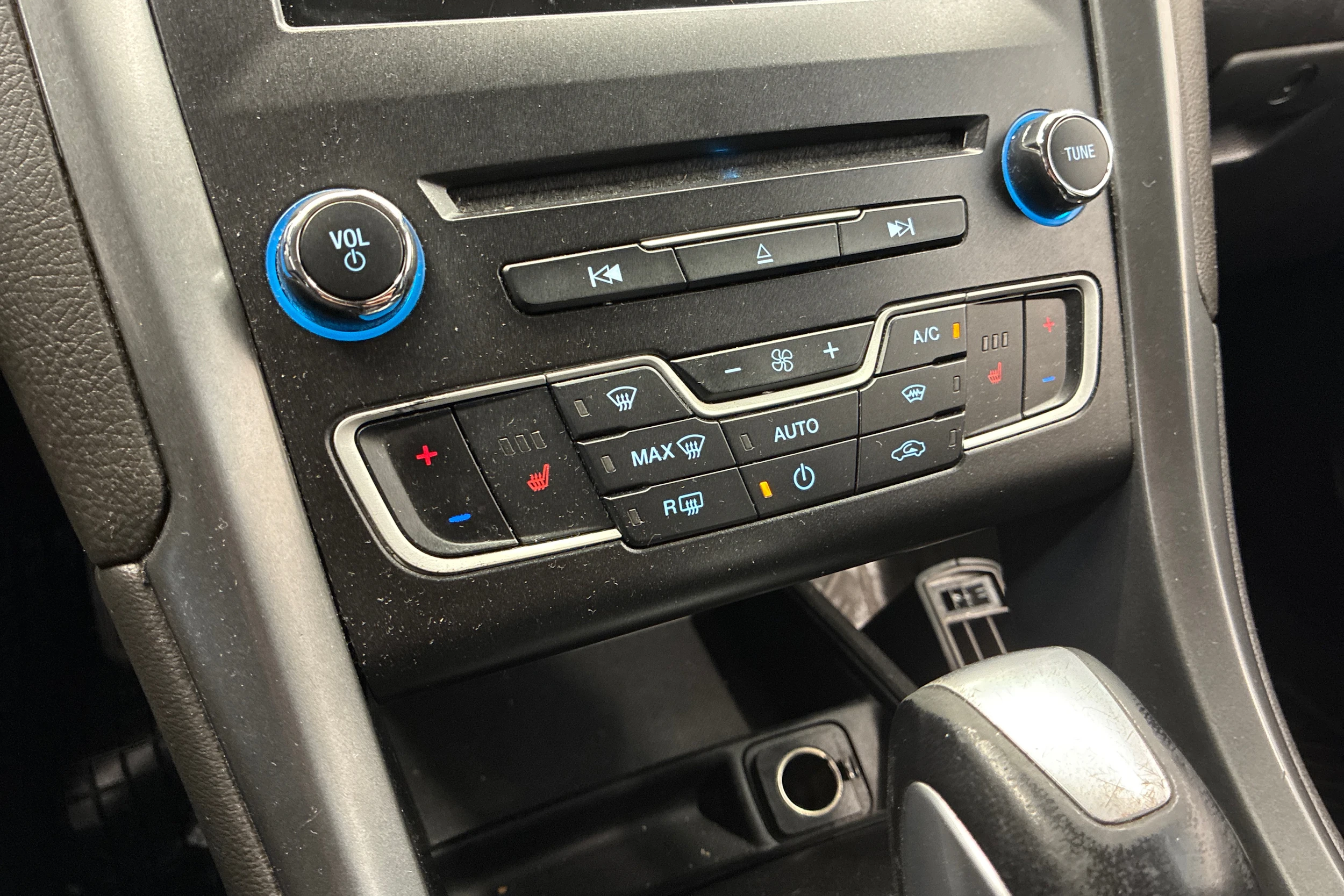 Harmaa Ford MONDEO 2016 kuva 31.