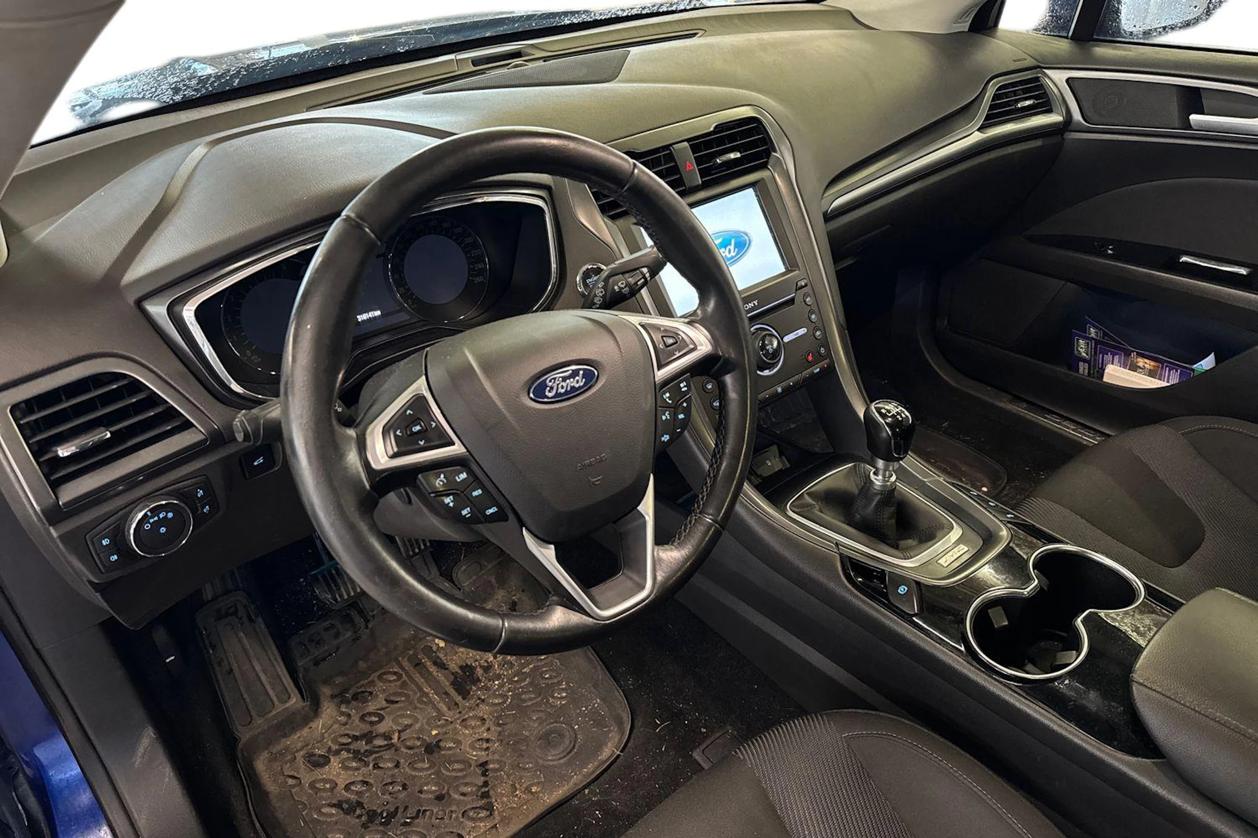 sininen Ford Mondeo 2016 kuva 3.