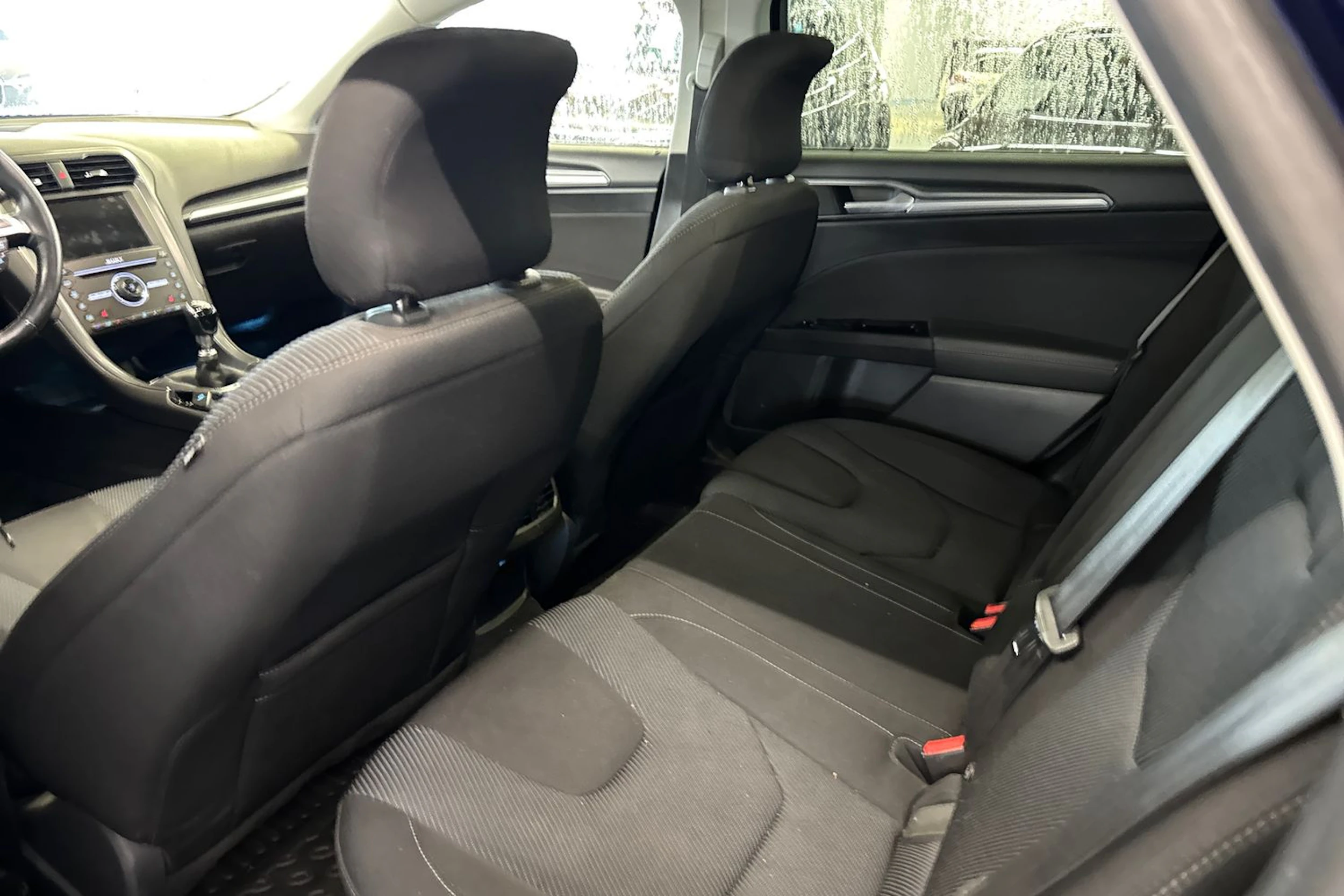 sininen Ford Mondeo 2016 kuva 4.