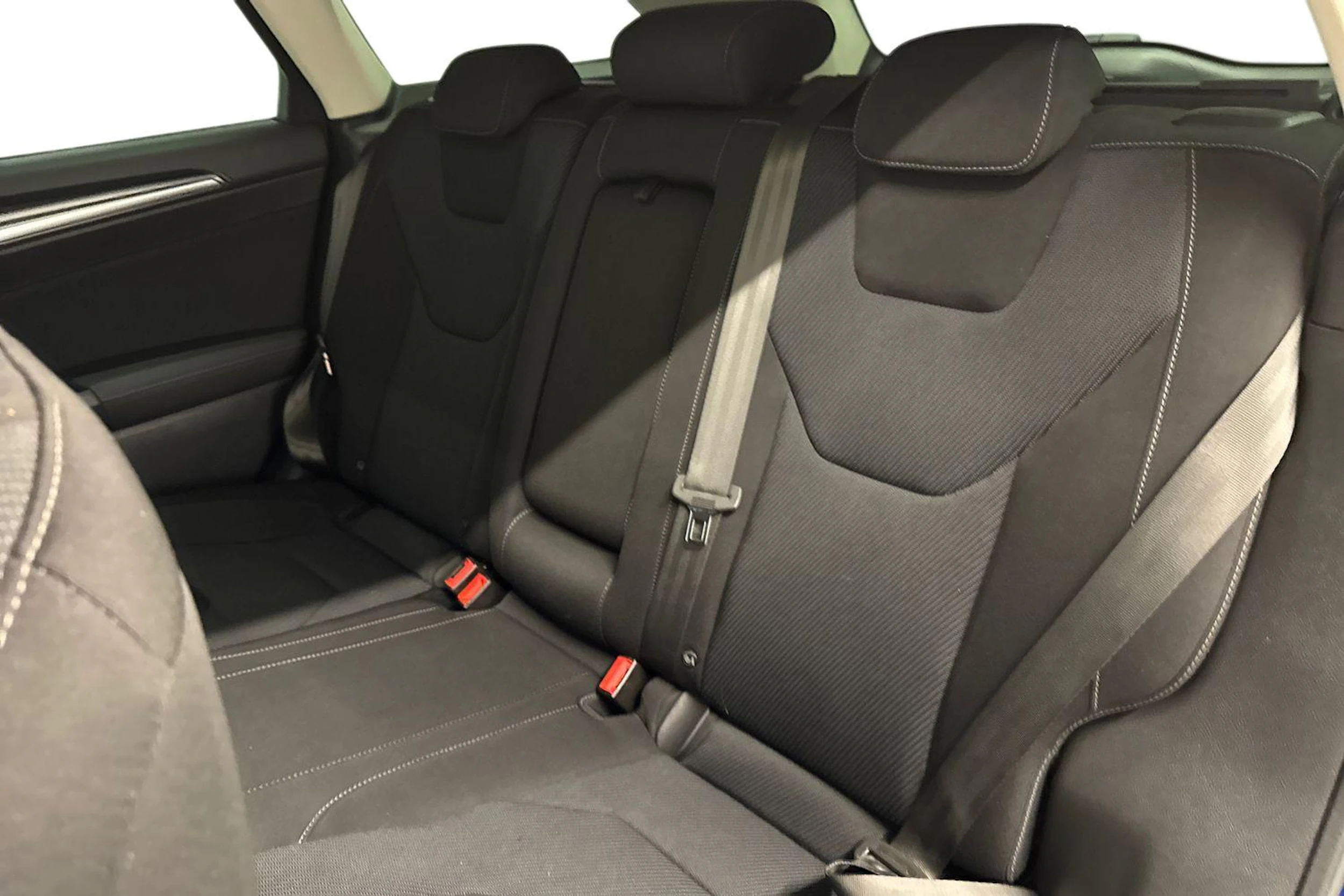 sininen Ford Mondeo 2016 kuva 8.