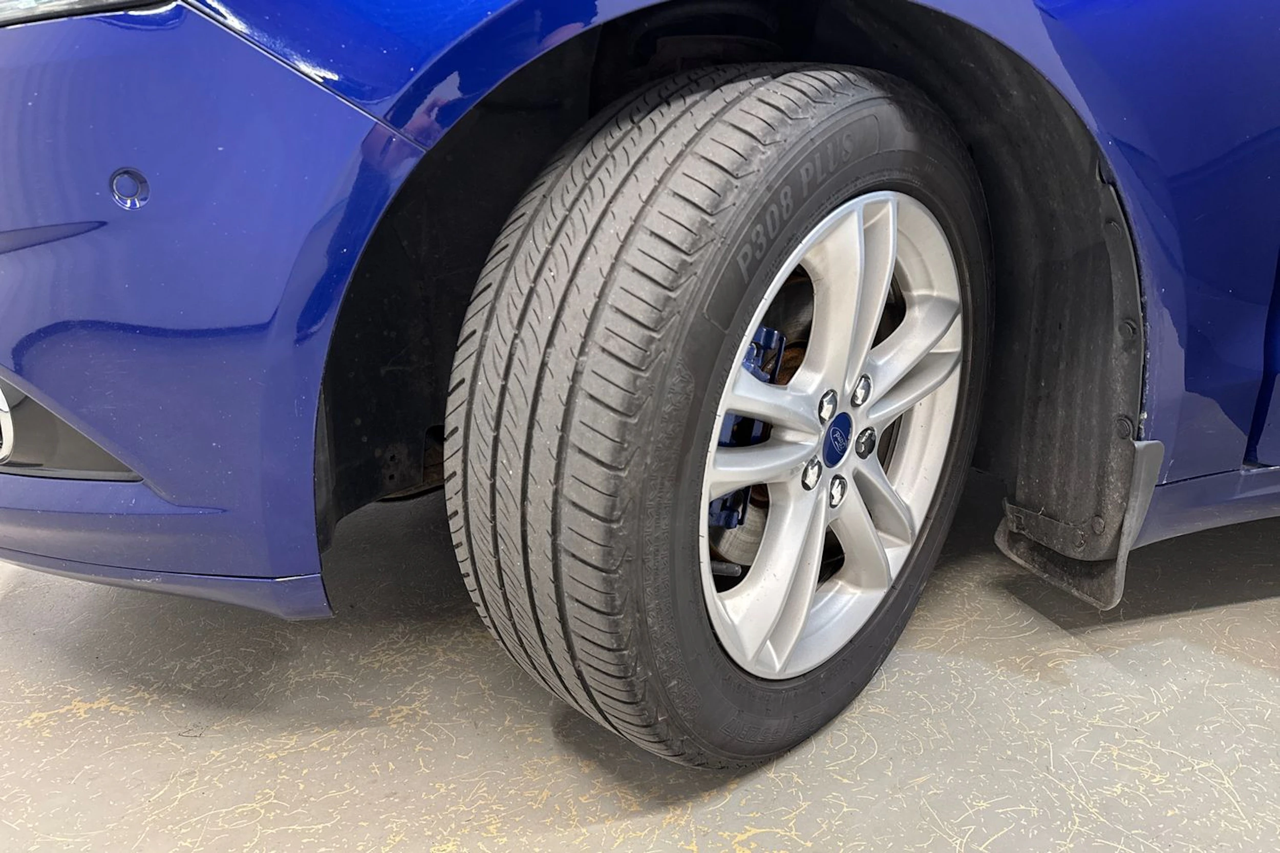 sininen Ford Mondeo 2016 kuva 10.
