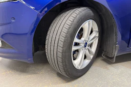 sininen Ford Mondeo 2016 kuva 10.