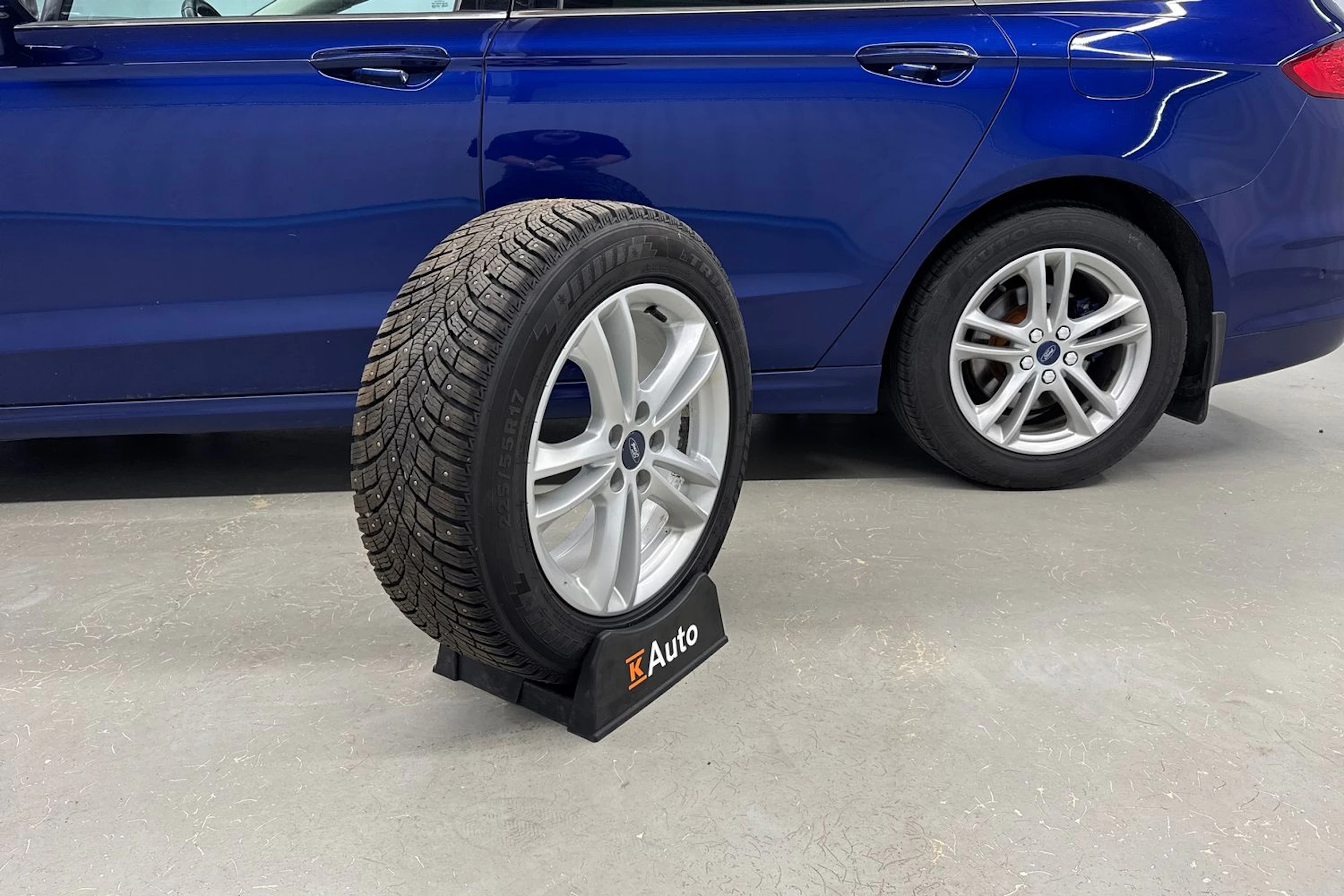 sininen Ford Mondeo 2016 kuva 11.
