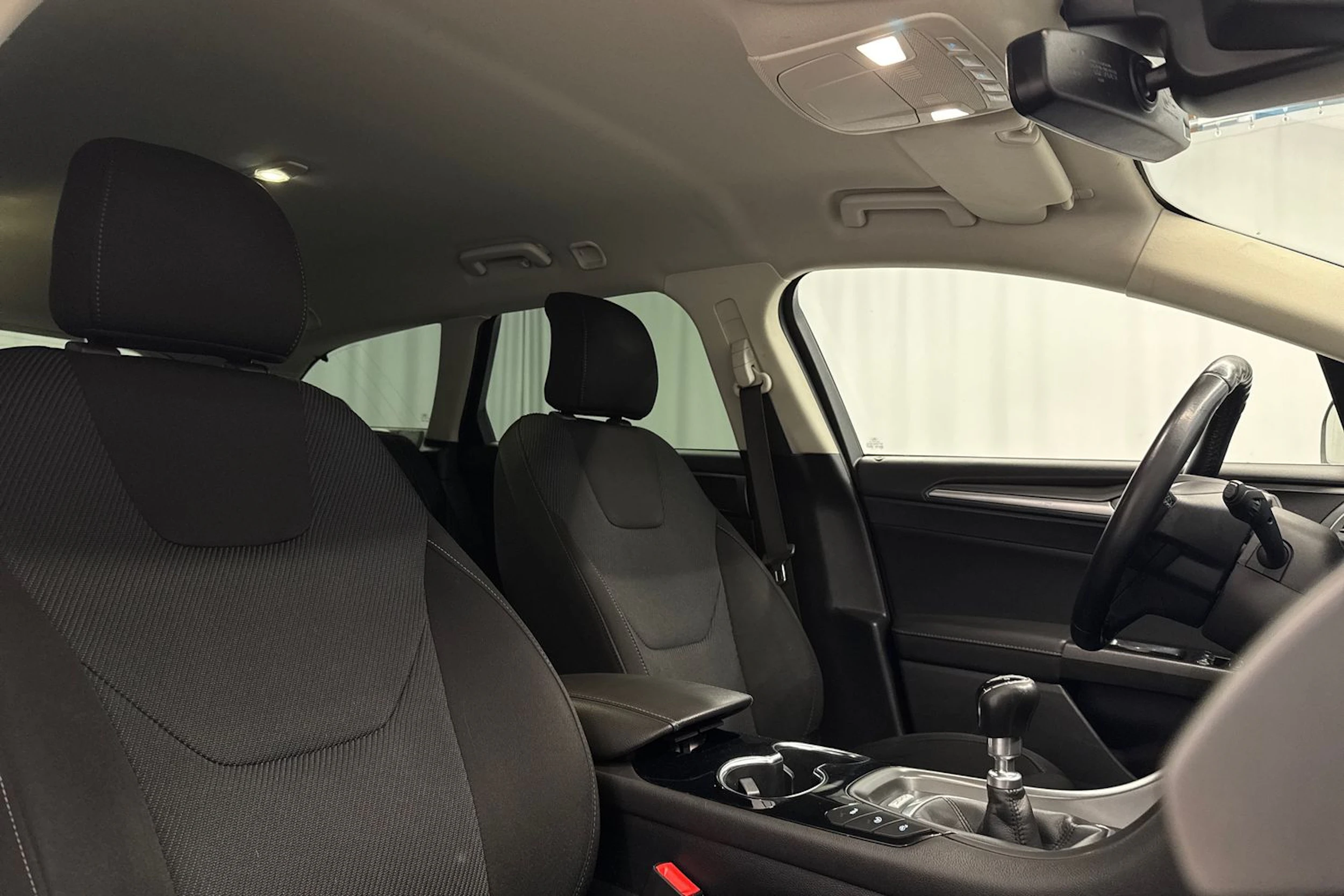 sininen Ford Mondeo 2016 kuva 12.
