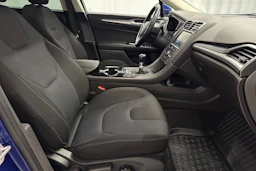 sininen Ford Mondeo 2016 kuva 13.